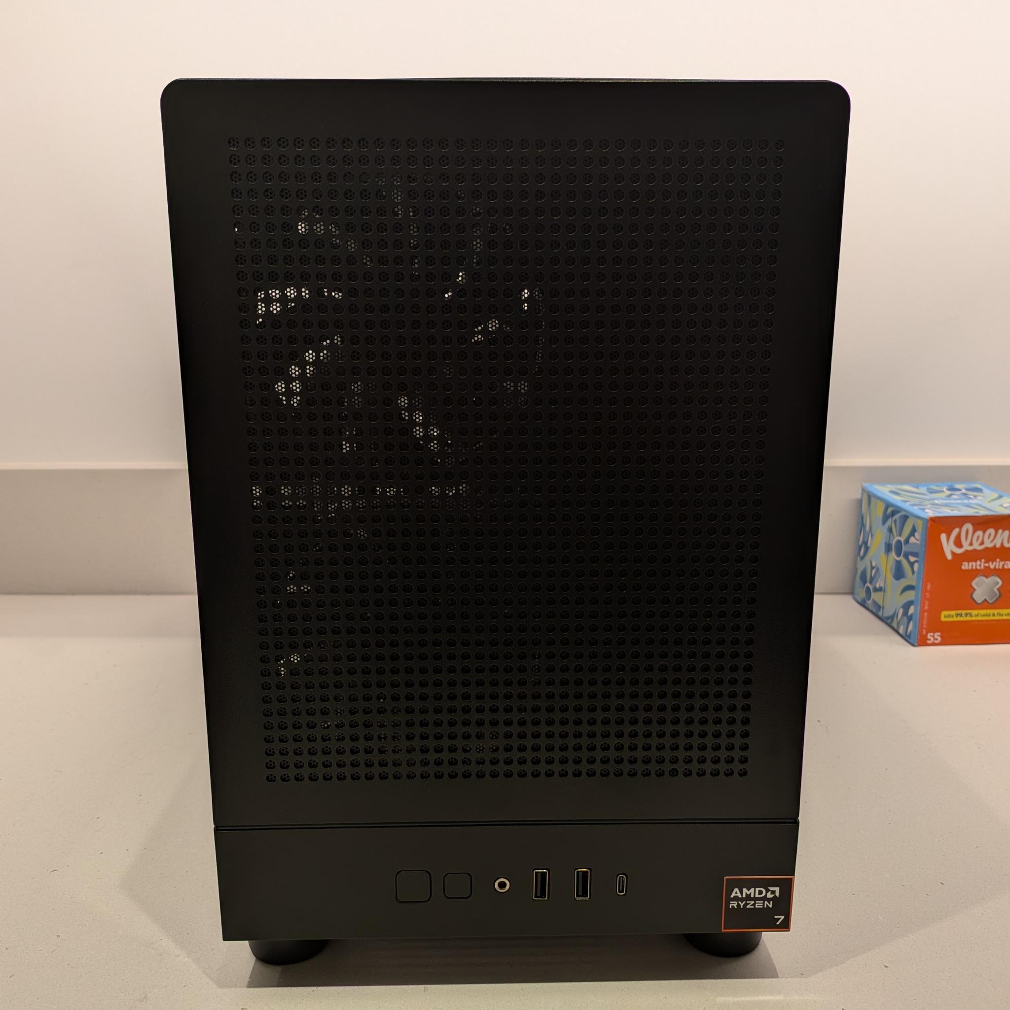 4K Tuxedo - RTX 5070 Ti, Ryzen 7 9800X3D, 32 GB DDR5, 2 TB Gen 4 NVME, RGB, Liquid Cooled