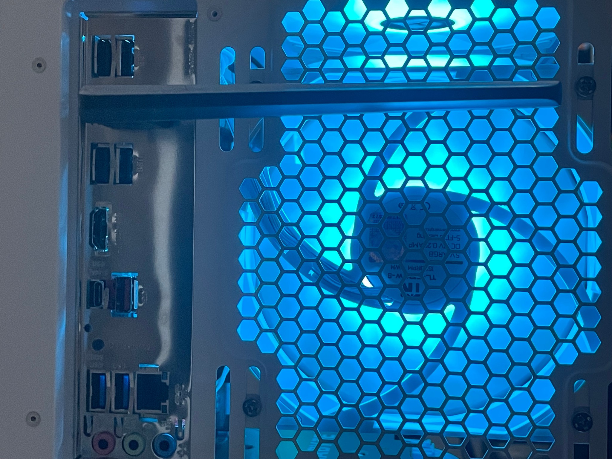 Snowy Beast Gaming PC - Brand New Build - Perfect for 1080p Gaming