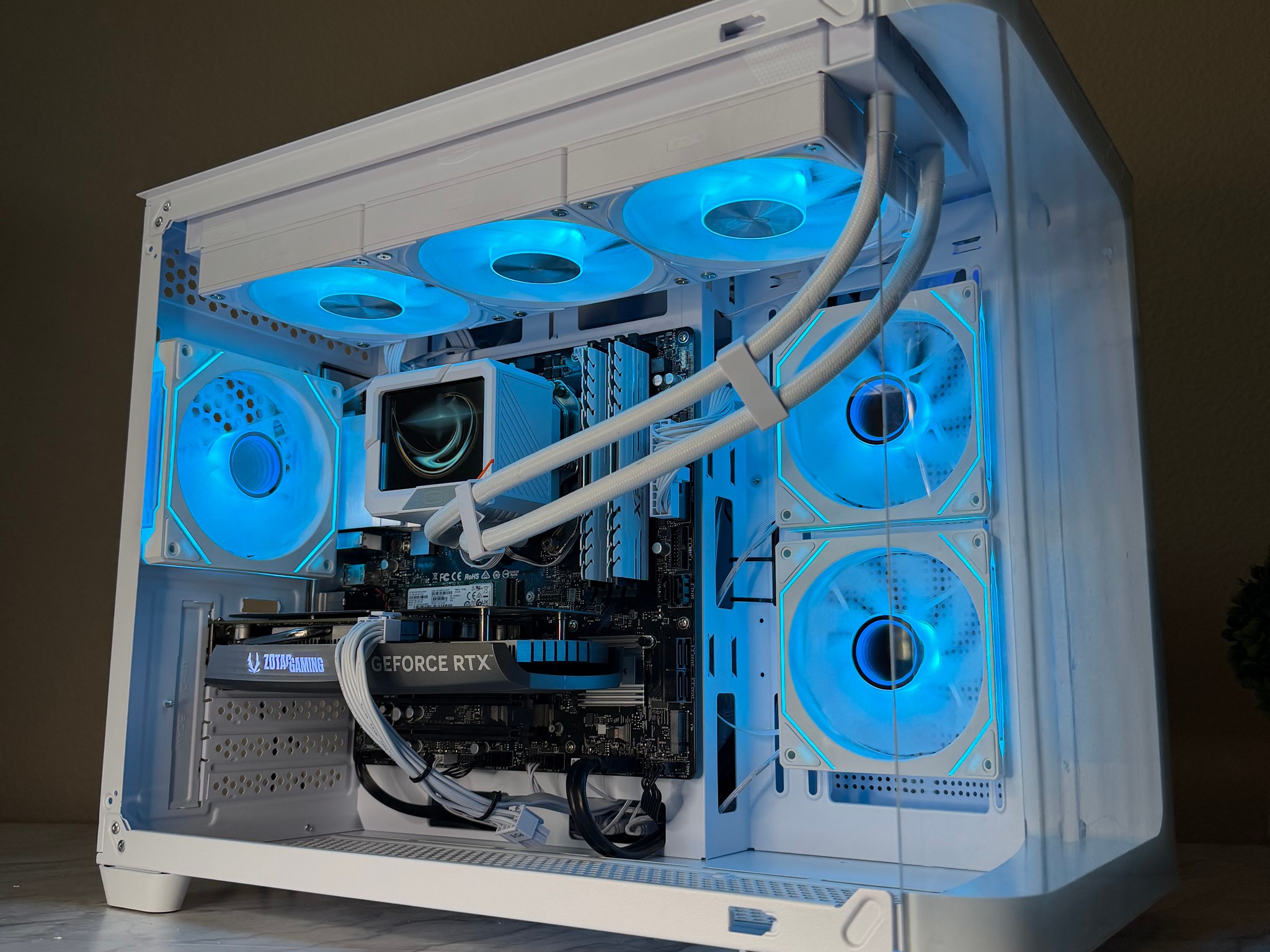 rtx 4060 | ryzen 7 3800x | 512gb | 16gb ram| gaming pc