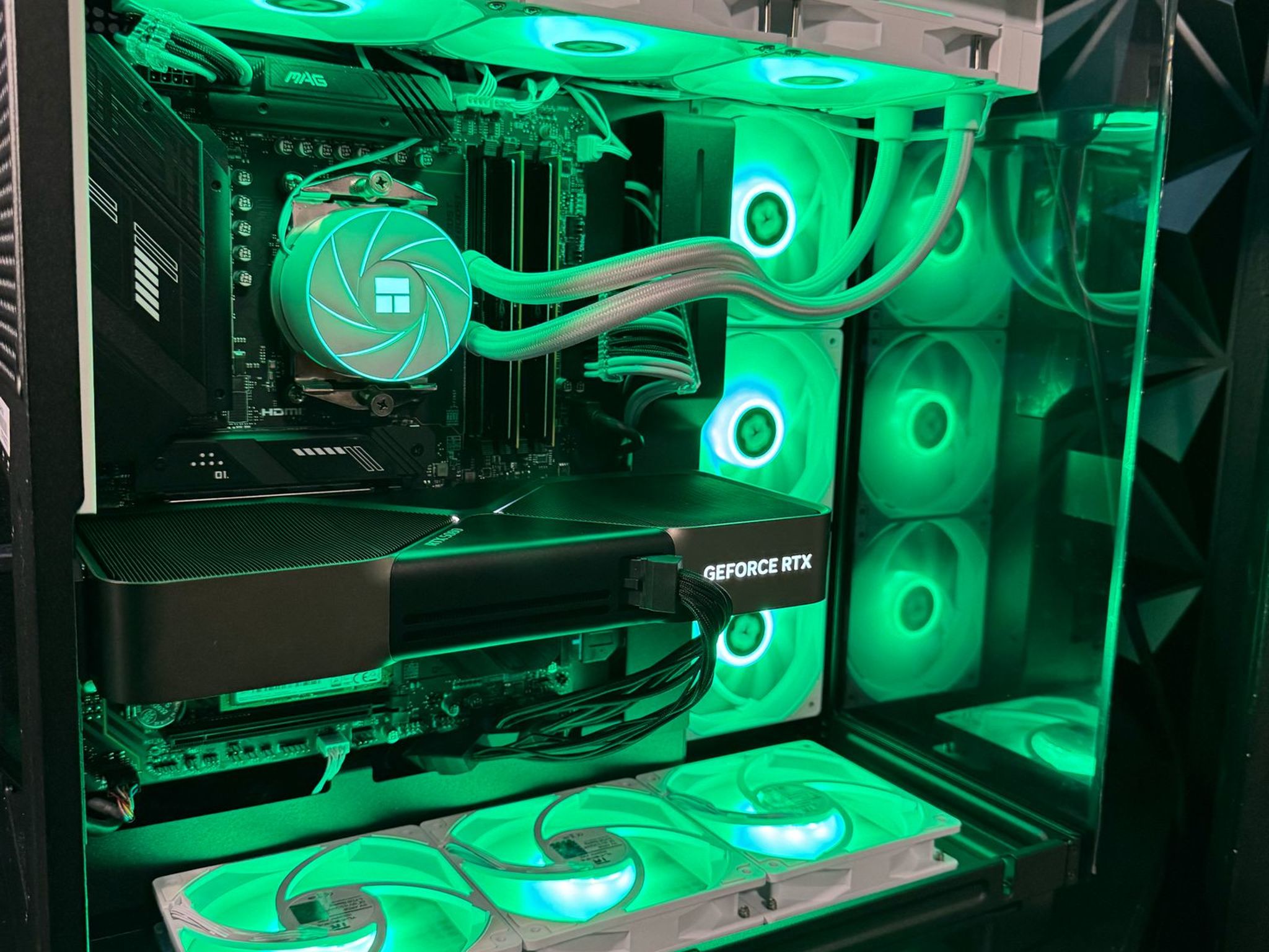 🔥 Dark Chungus  🖤🐰Ryzen 9 9900X | RTX 5080 | 64 GB DDR5 6000MHz| 4.5 TB NVME| 1000W PSU