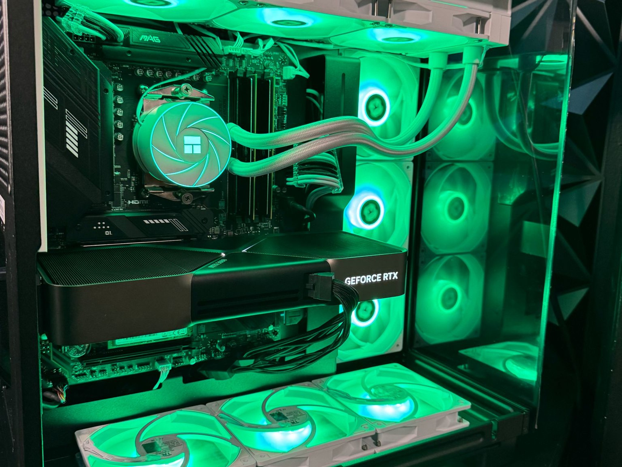 🔥 Dark Chungus  🖤🐰Ryzen 9 9900X | RTX 5080 | 64 GB DDR5 6000MHz| 4.5 TB NVME| 1000W PSU