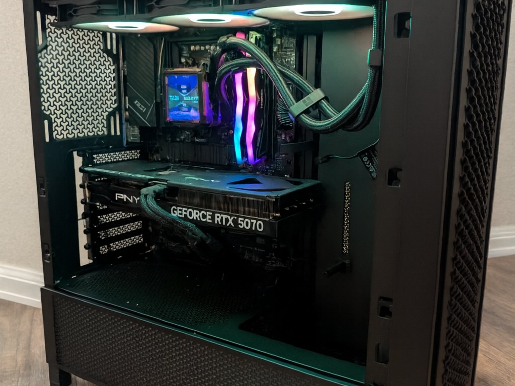"Framed" Corsair Frame 4000D Build | 7800X3D | RTX 5070 | 32GB Ram | 2TB Storage