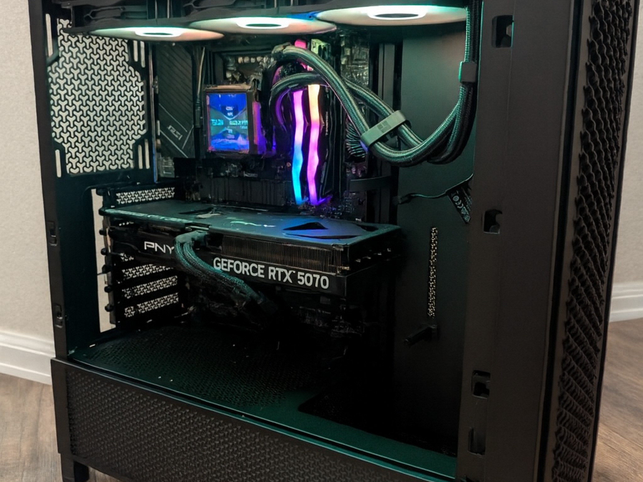 "Framed" Corsair Frame 4000D Build | 7800X3D | RTX 5070 | 32GB Ram | 2TB Storage
