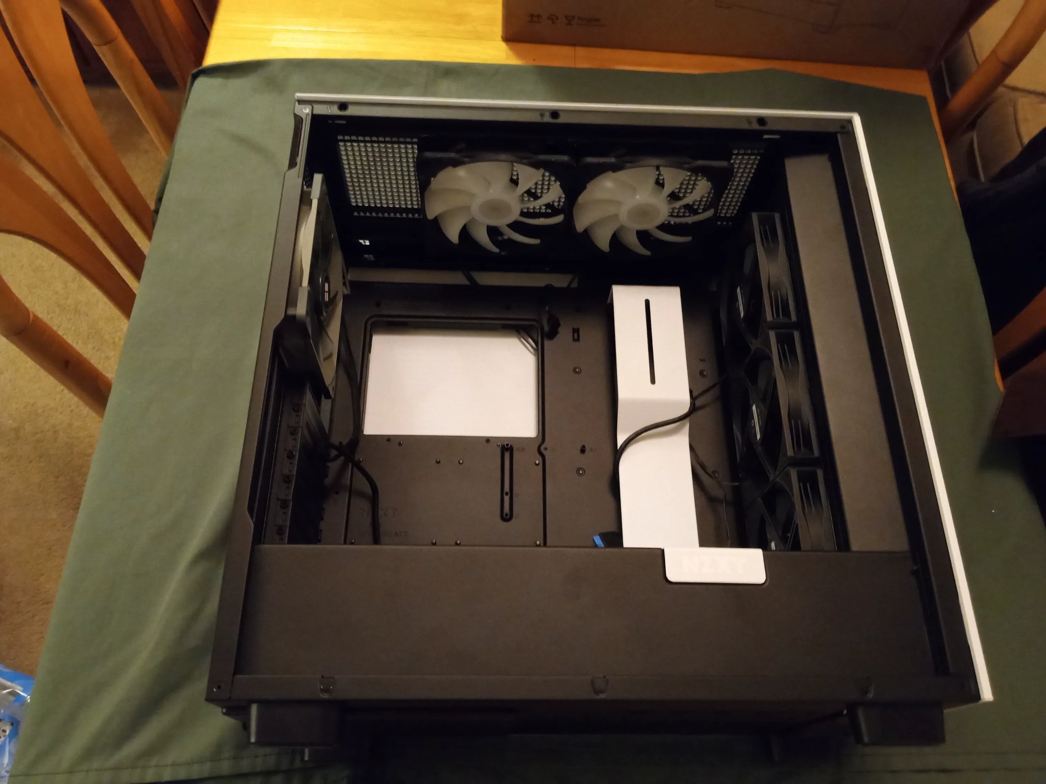 NZXT H7 Flow Like New Black and White Tempered Glass Toolless Six Fans installed Two splitters