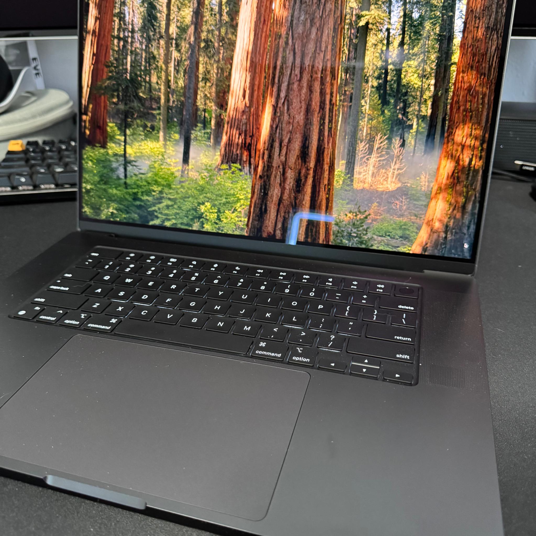 MacBook Pro 16 inch m4 pro