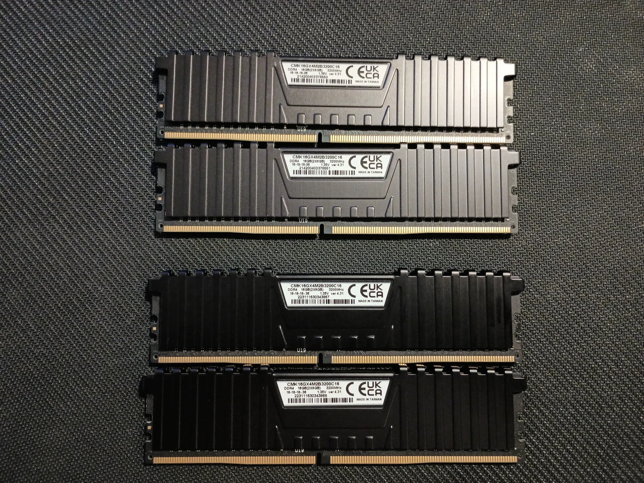 CORSAIR VENGEANCE LPX DDR4 RAM 32GB (4x8GB) 3200MHz CL16-18-18-36 (CMK16GX4M2B3200C16)