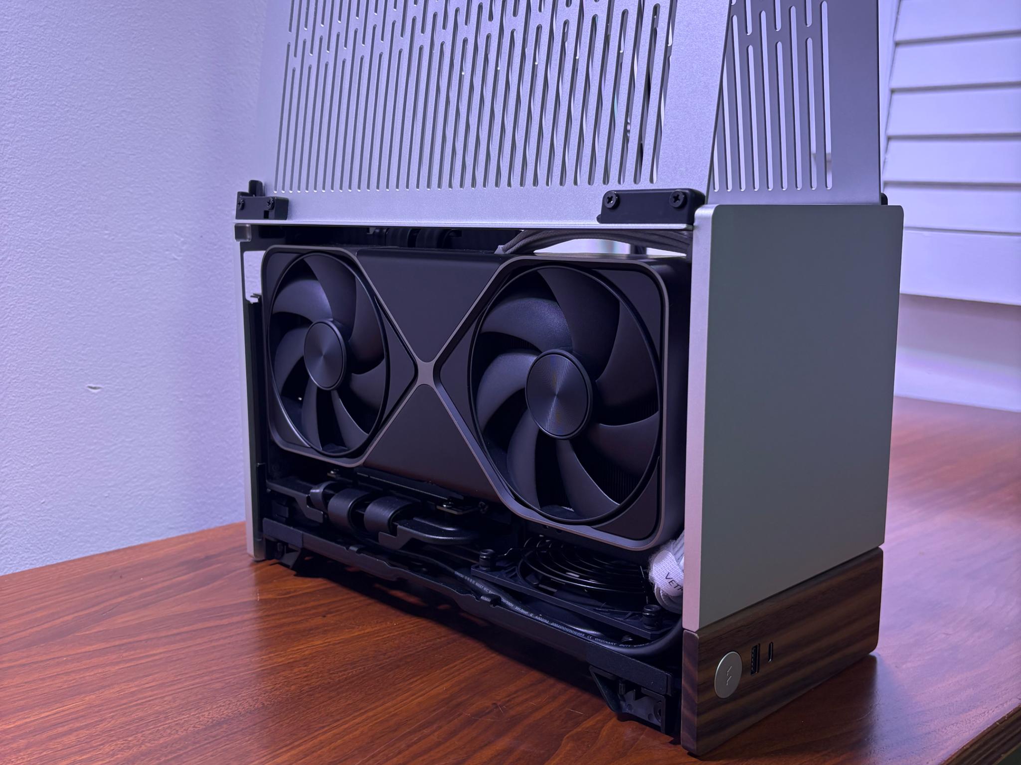 RTX 5080 FE | Ryzen 7 7800X3D | 32GB DDR5 | 2TB SSD | 850W PSU | 1x 120mm Fan | Fractal Terra ITX
