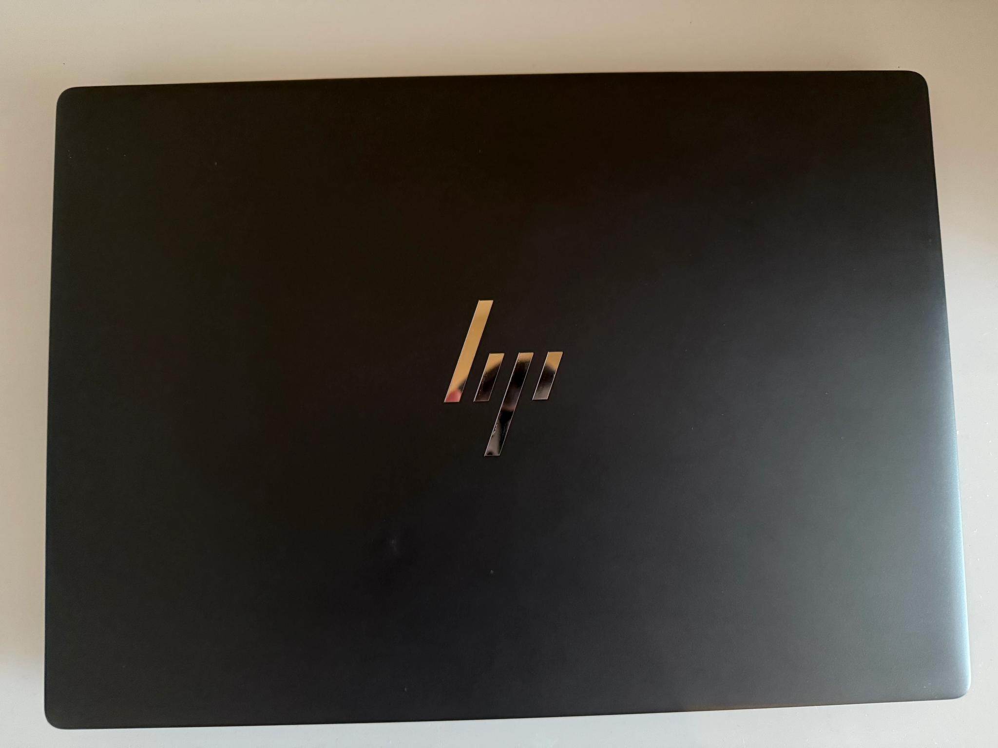 $1400 laptop for $400-HP Dragonfly Pro One 2024 laptop, under warranty. 7736u CPU and 680M igpu.
