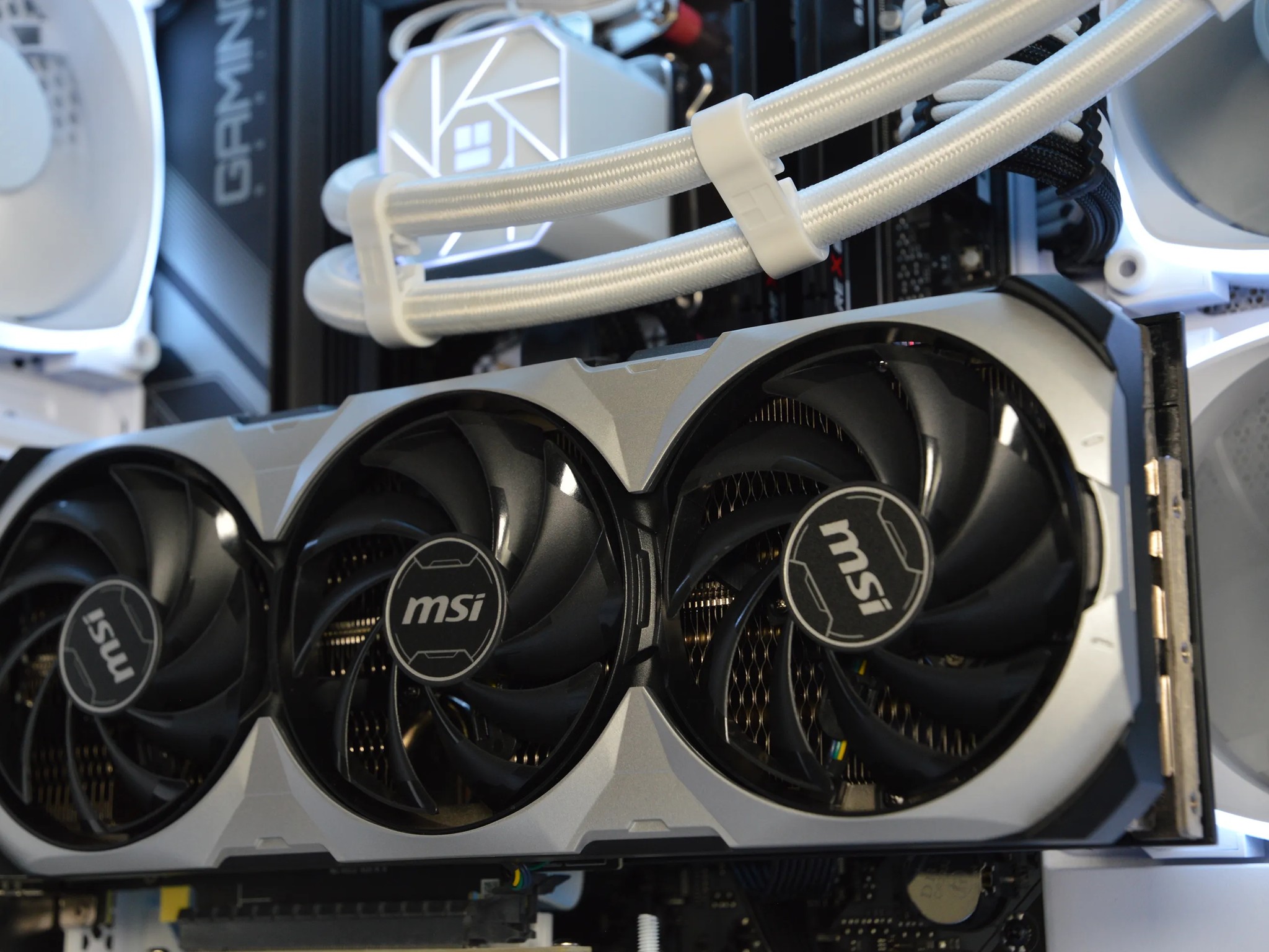 🌨️🌨️| RTX 4070 Ti 12GB| Ryzen 7 7700X | 32 GB DDR5 RAM | 2TB GEN 4 NVME SSD | Snow Cloud |