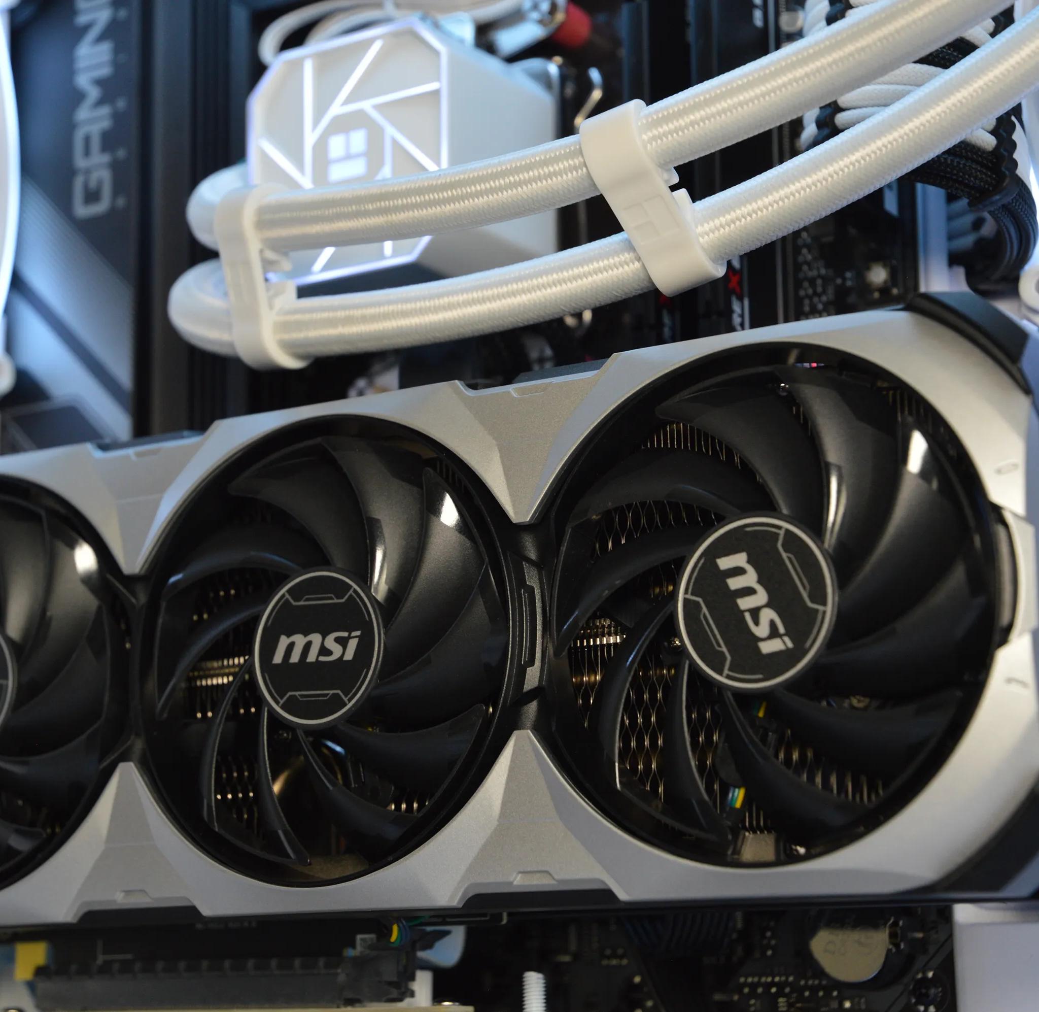 🌨️🌨️| RTX 4070 Ti 12GB| Ryzen 7 7700X | 32 GB DDR5 RAM | 2TB GEN 4 NVME SSD | Snow Cloud |