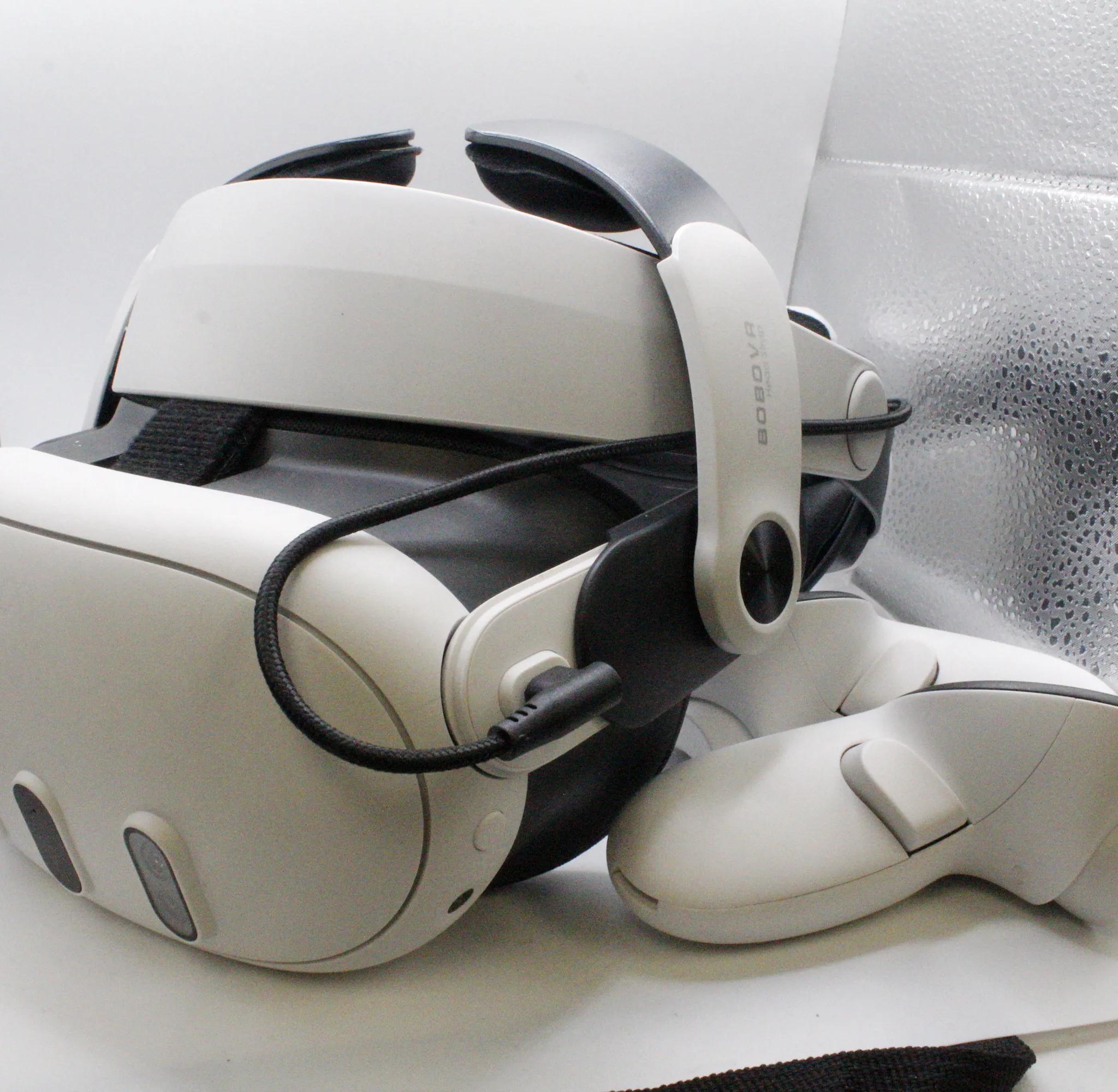 Meta Quest 3 VR Headset + BOBOVR M3 Pro Battery Strap & Original Cables - Excellent Condition
