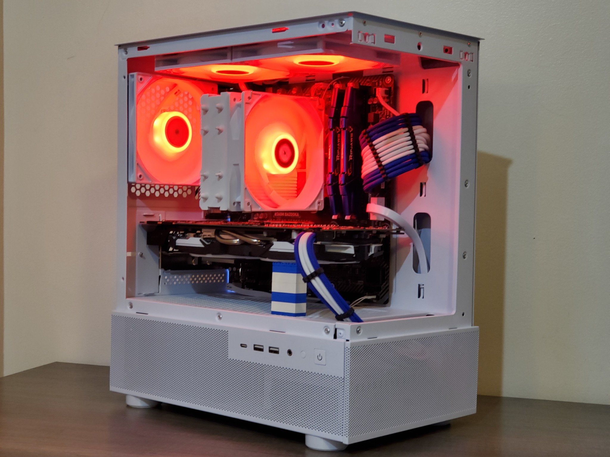 White + Blue Gaming PC | GTX 1070 | i5 8400 | 16GB | 512GB | ARGB | Wi-Fi + BT