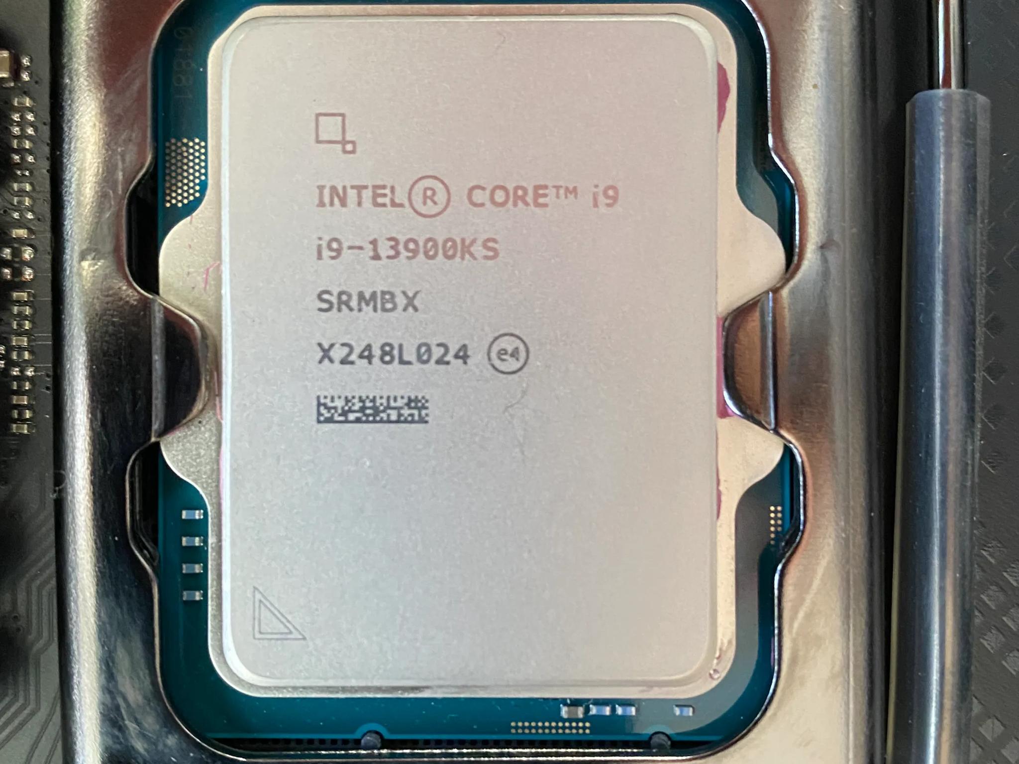 ROG Maximus Extreme Z790 Paired with Intel Core 19-13900KS