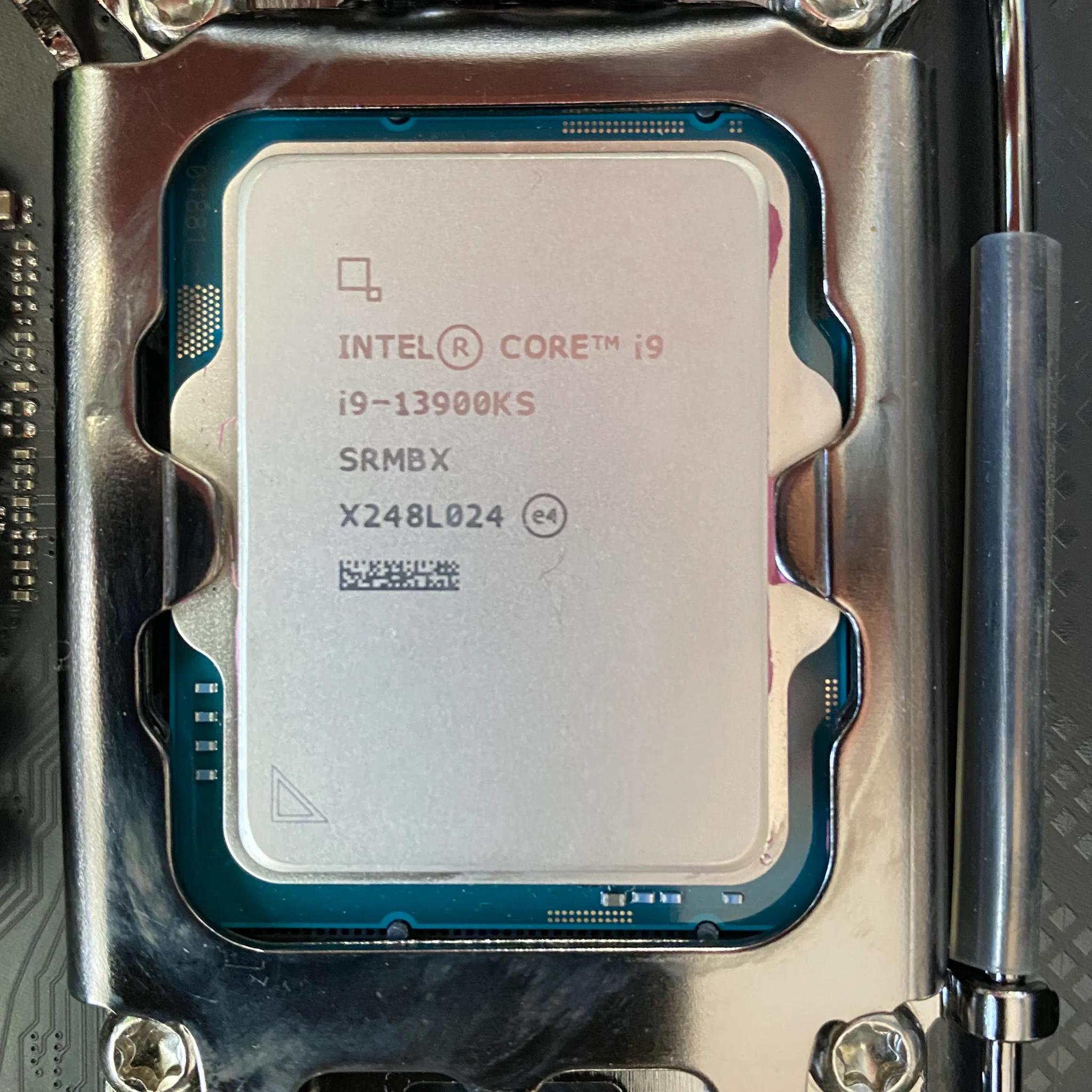ROG Maximus Extreme Z790 Paired with Intel Core 19-13900KS