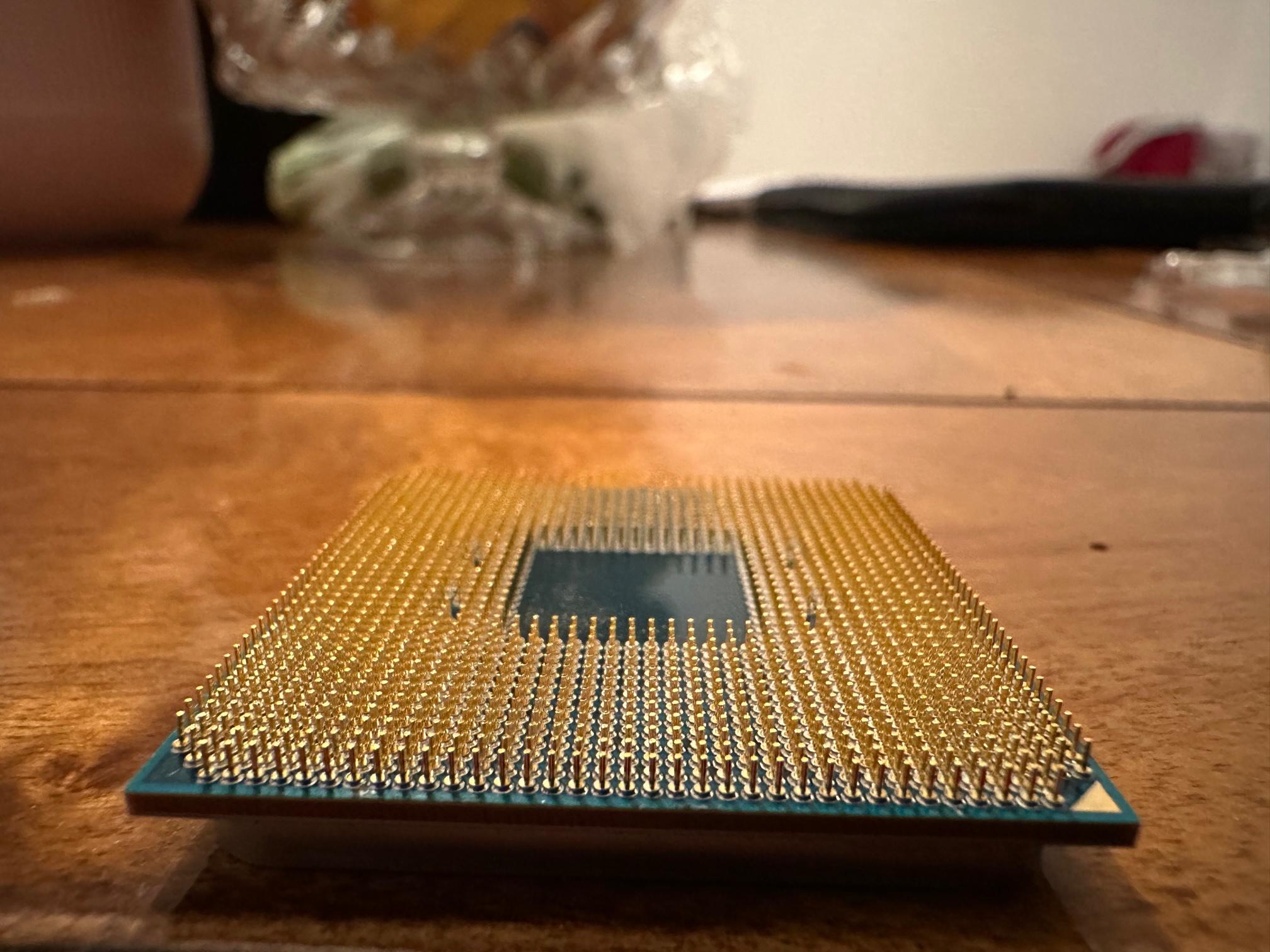 Ryzen 7 2700x w/ Wraith Stealth Cooler.