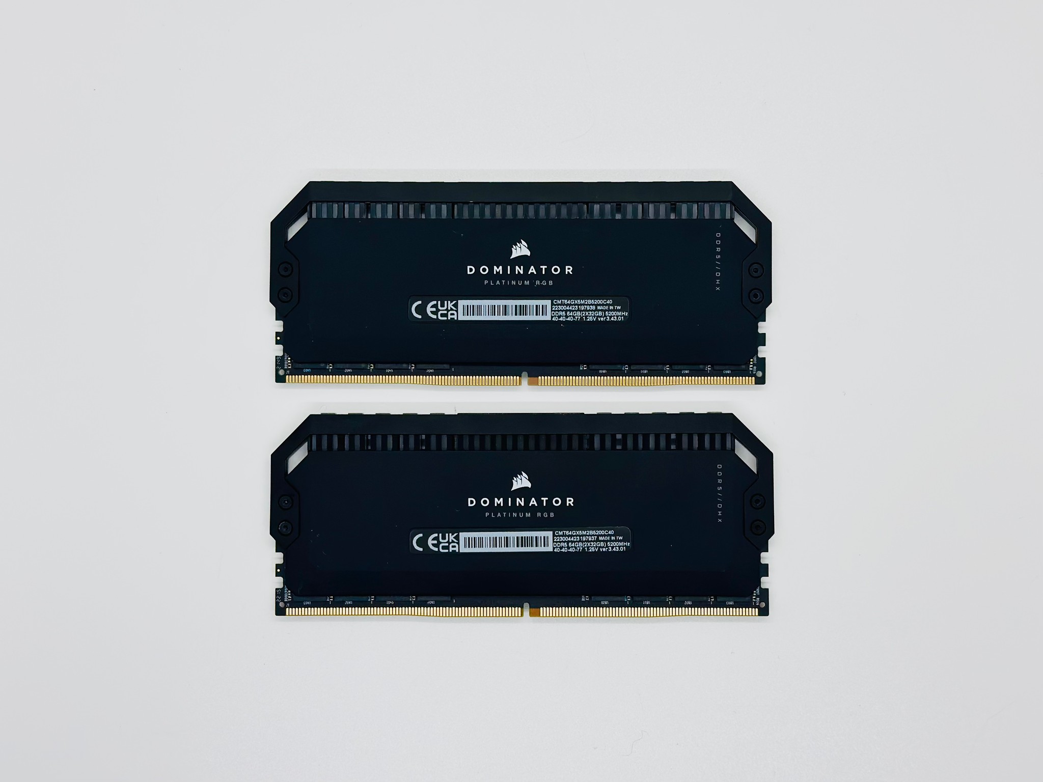 DOMINATOR® PLATINUM RGB 64GB (2x32GB) DDR5 DRAM 5200MT/s CL40 Memory Kit — Black