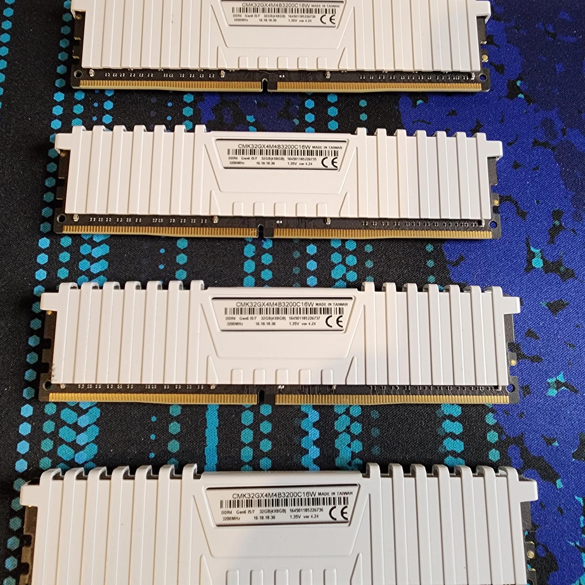 32GB Corsair Vengeance LPX RAM