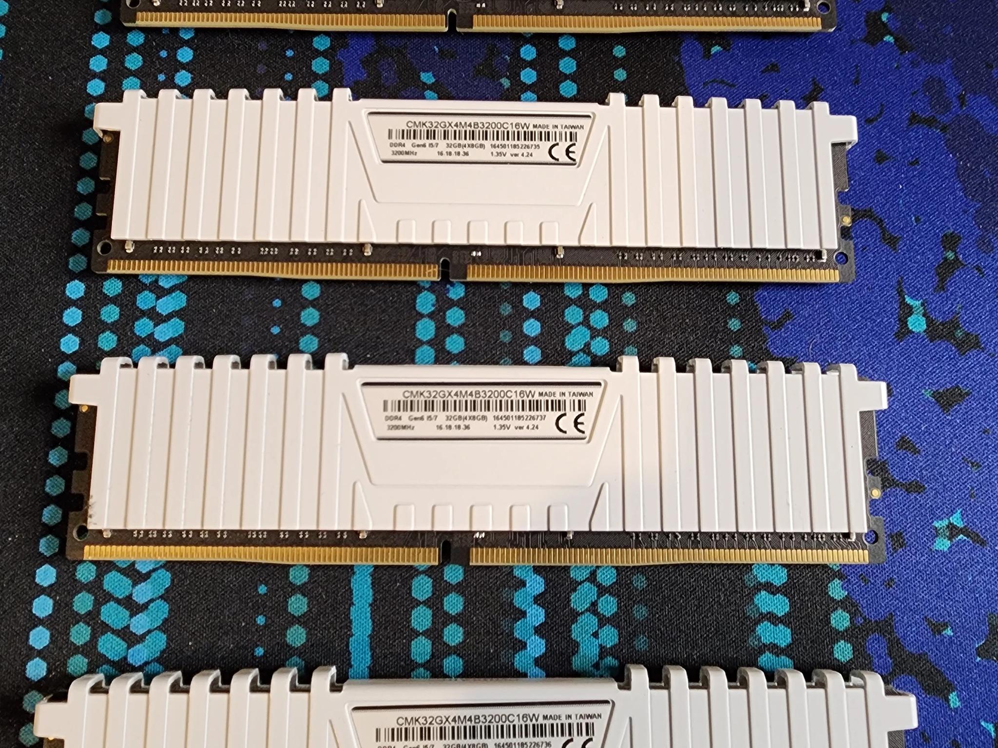 32GB Corsair Vengeance LPX RAM