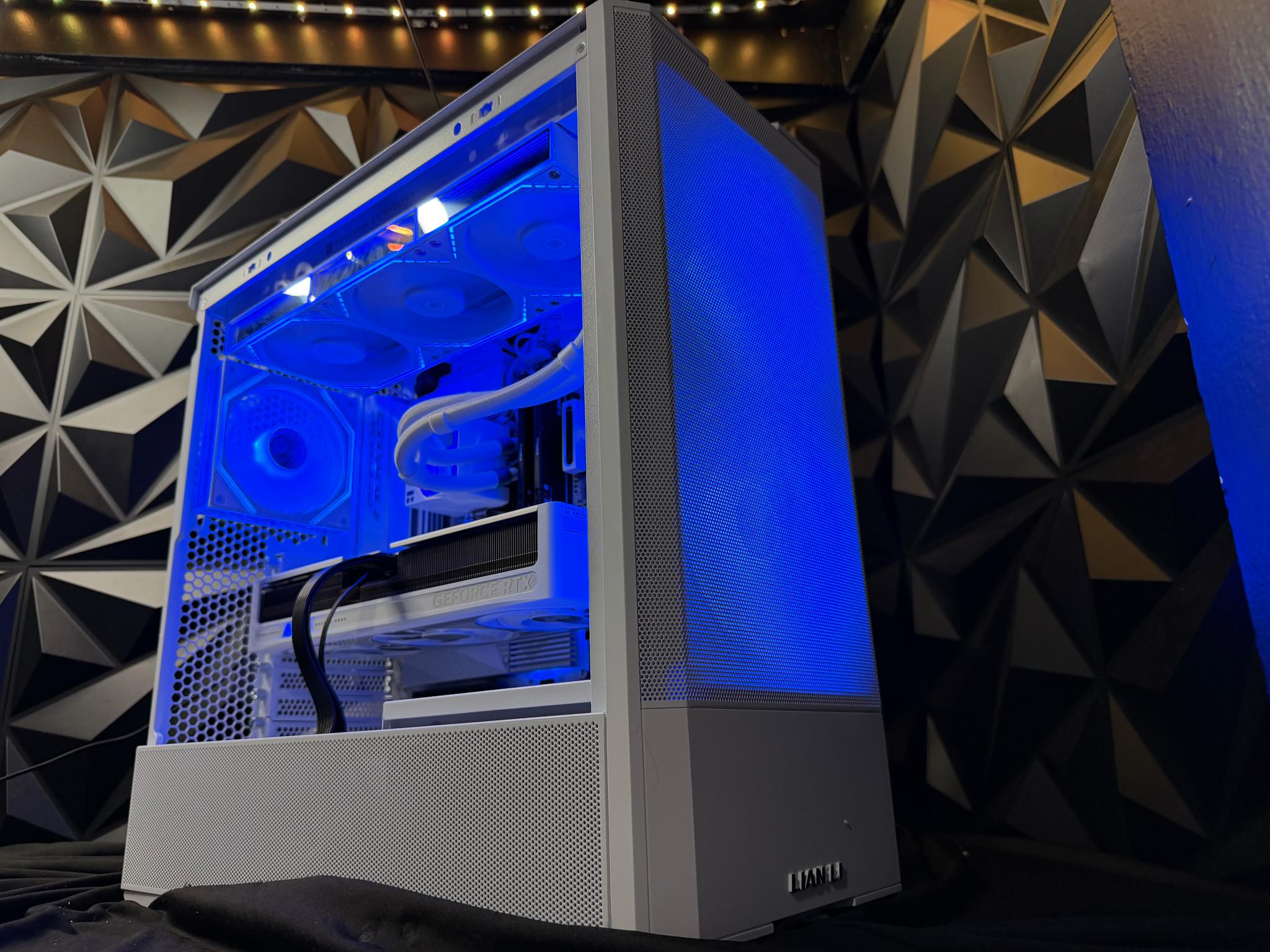 ❄️🤍 WHITEOUT PROTOCOL 🤍❄️Ryzen 9 7900X| RTX 5070| 32 GB DDR5| 2.5 TB NVMe| 850W PSU