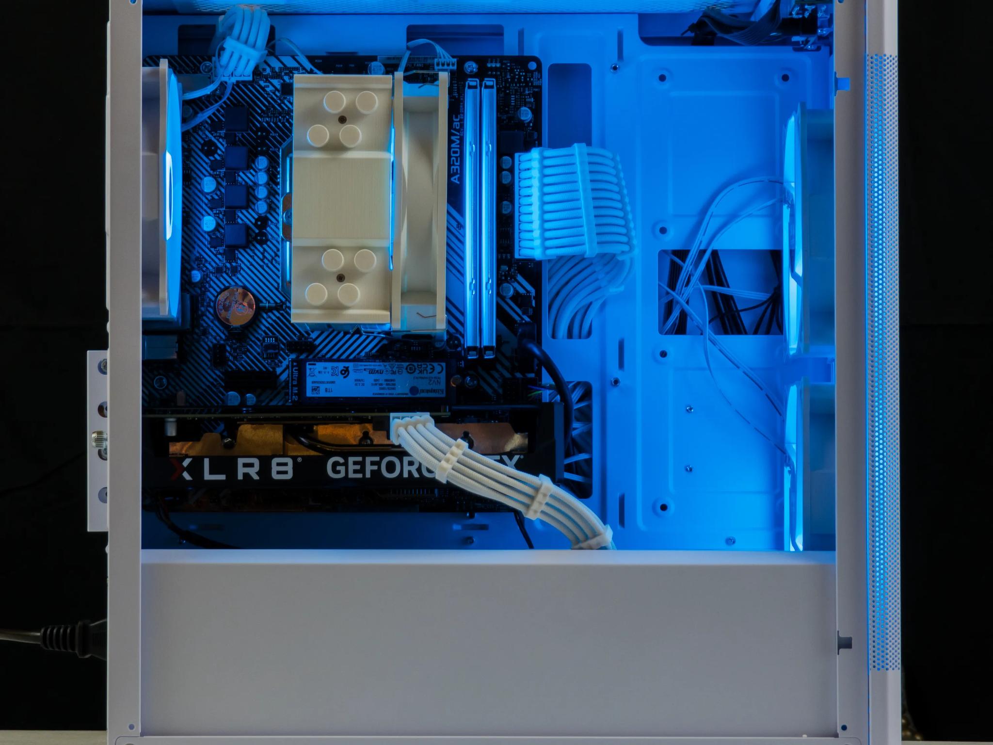 🤍🖤 RTX 4060 / Ryzen 5 5600 / 32GB Gaming PC 🖤🤍