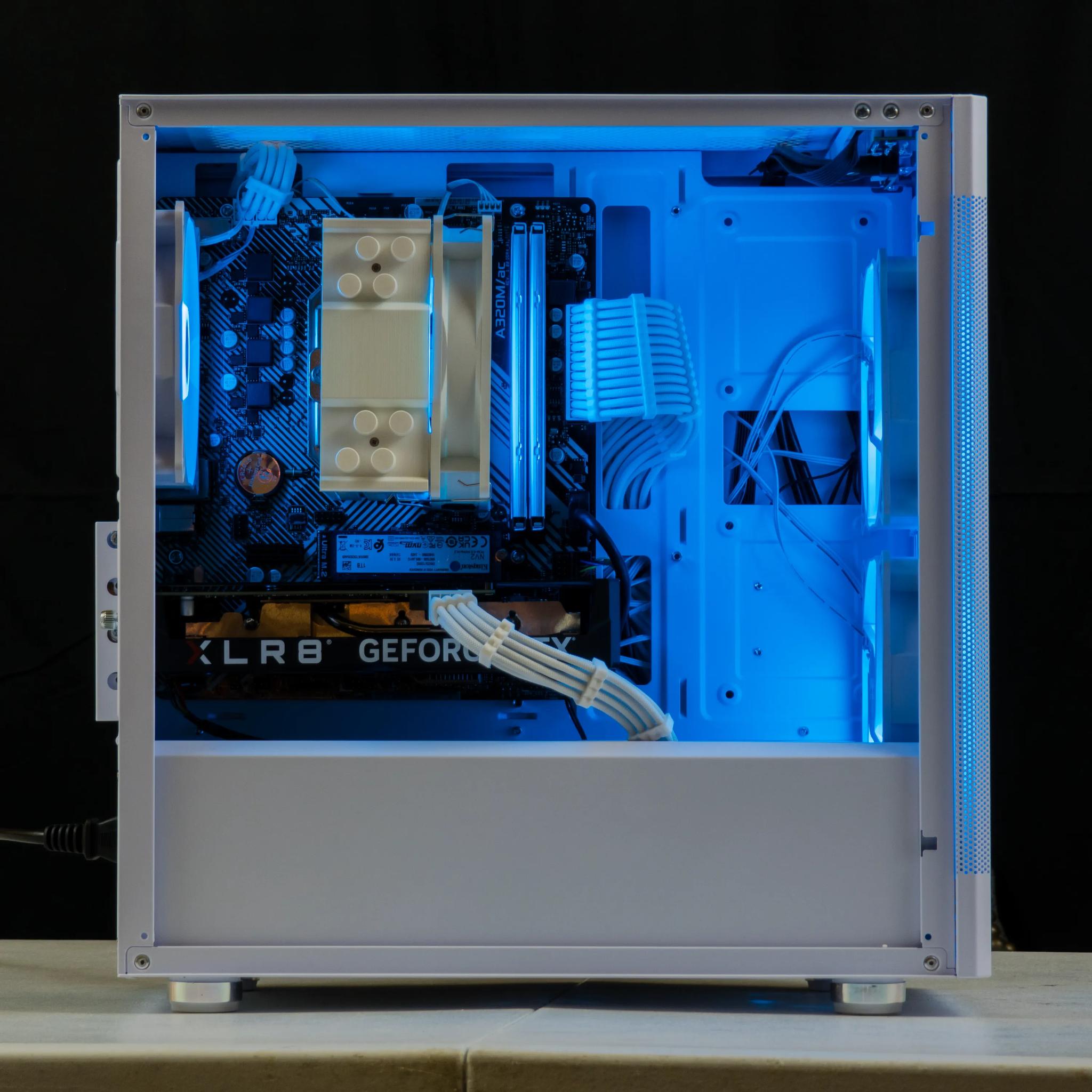🤍🖤 RTX 4060 / Ryzen 5 5600 / 32GB Gaming PC 🖤🤍
