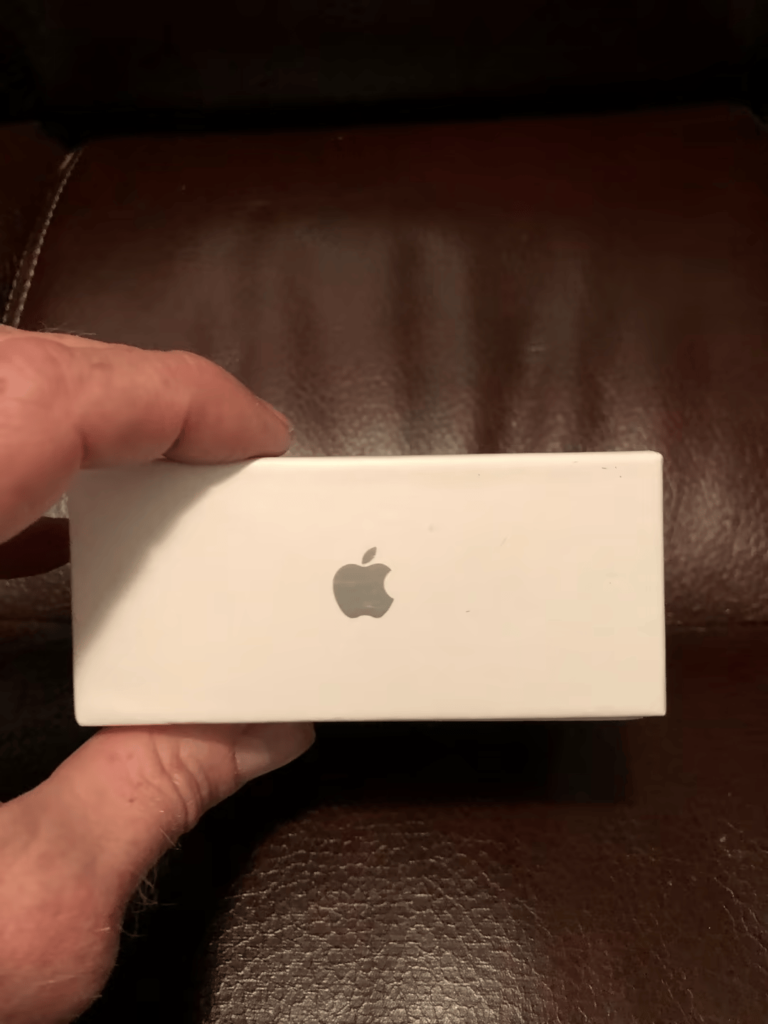 New Apple AirPods Pro w/ mag.case 