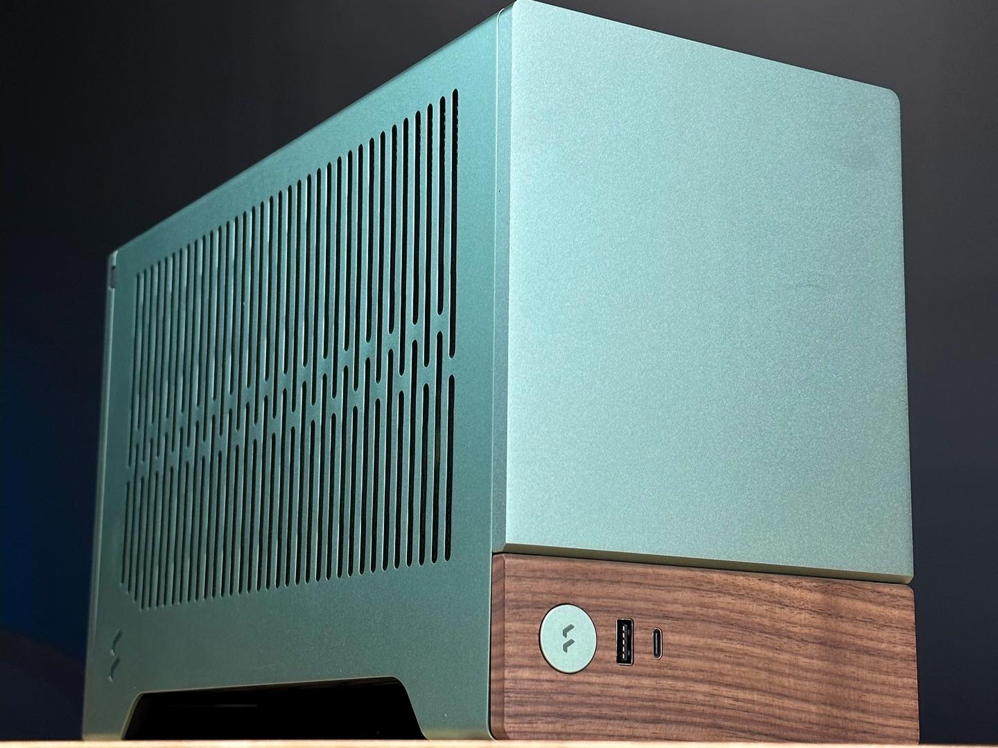 AES Terra ITX - Ryzen 9 7940HX - RTX 4070 Super Gaming/Productivity PC