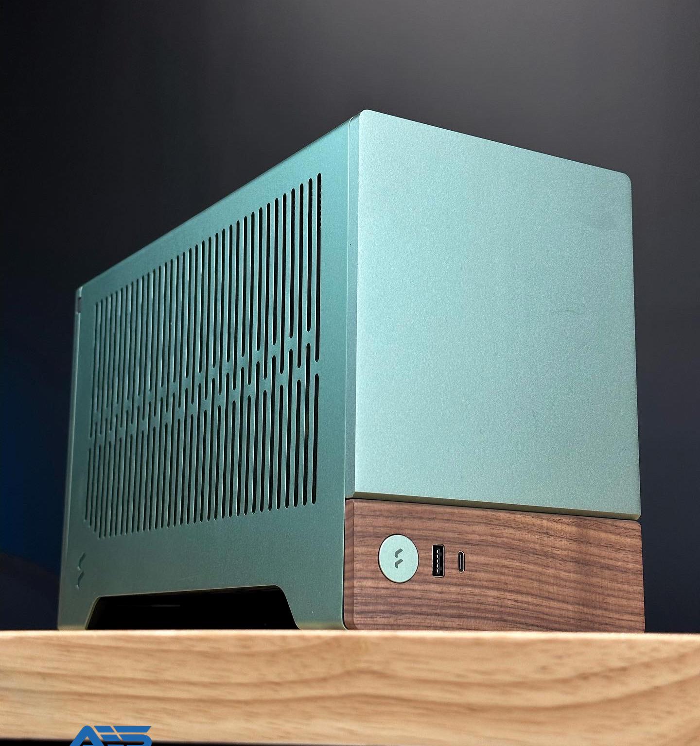 AES Terra ITX - Ryzen 9 7940HX - RTX 4070 Super Gaming/Productivity PC