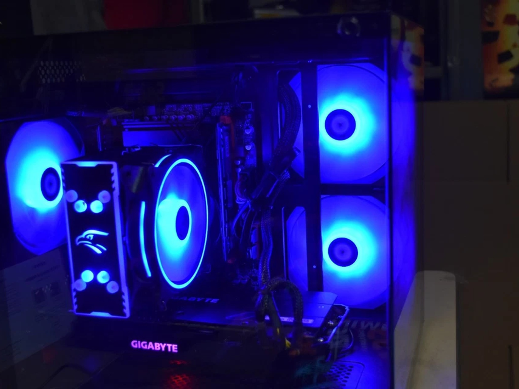 INTEL XEON 1660 3.30 GHz 8core 16 threads RAM 16GB GPU RTX 2070 8GB 512 GB SSD +500 GB HHD+ Extras