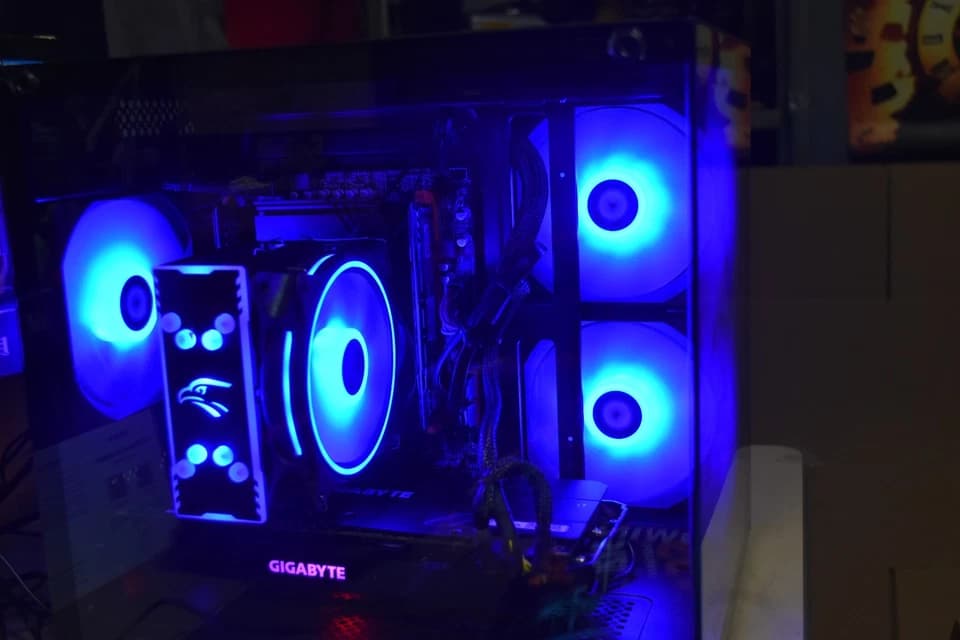 INTEL XEON 1660 3.30 GHz 8core 16 threads RAM 16GB GPU RTX 2070 8GB 512 GB SSD +500 GB HHD+ Extras