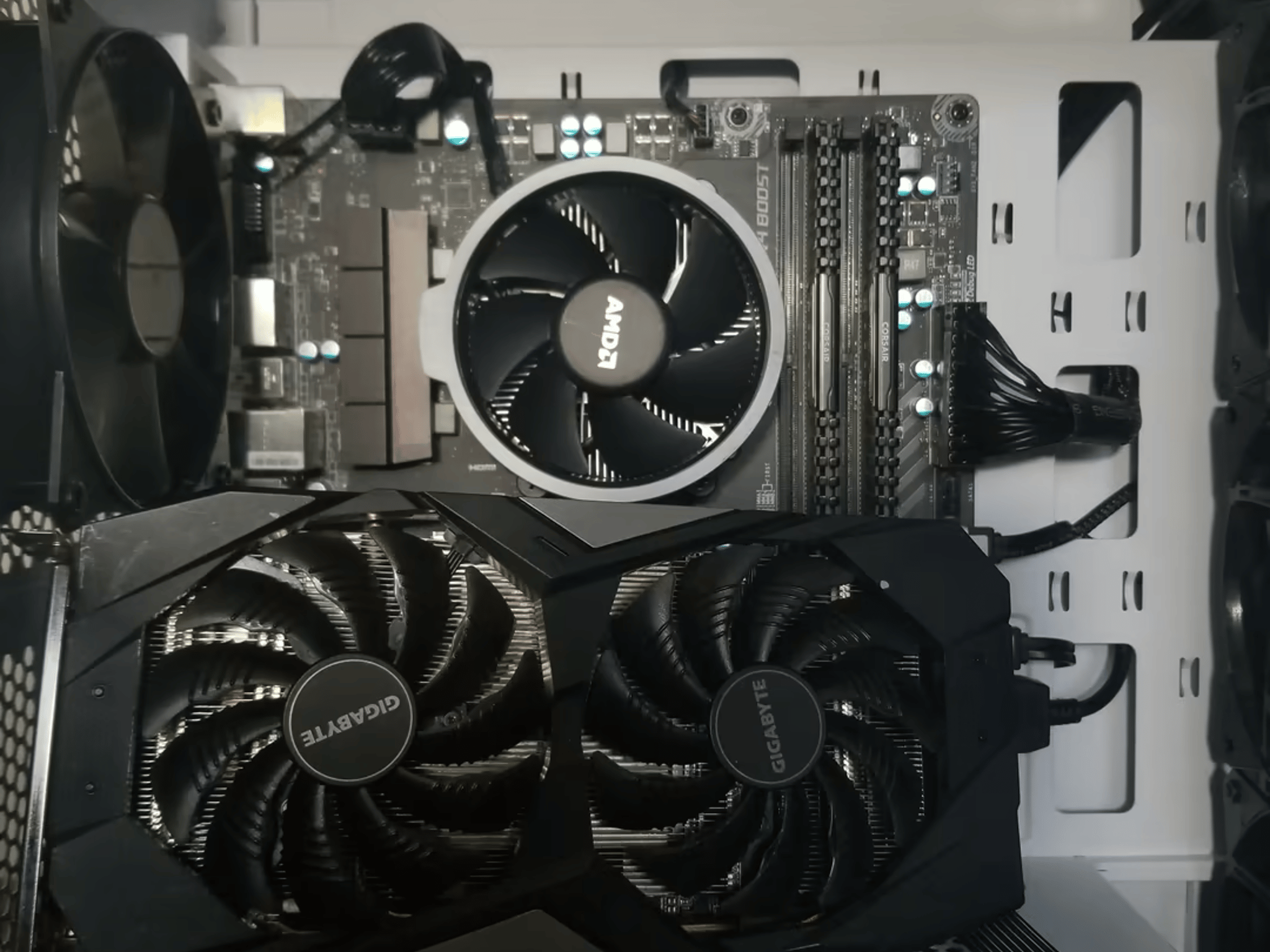 AMD Ryzen 5 2600X // AMD Radeon RX 5500XT 8GB // Corsair LPX 2x8 16GB 2400MHz