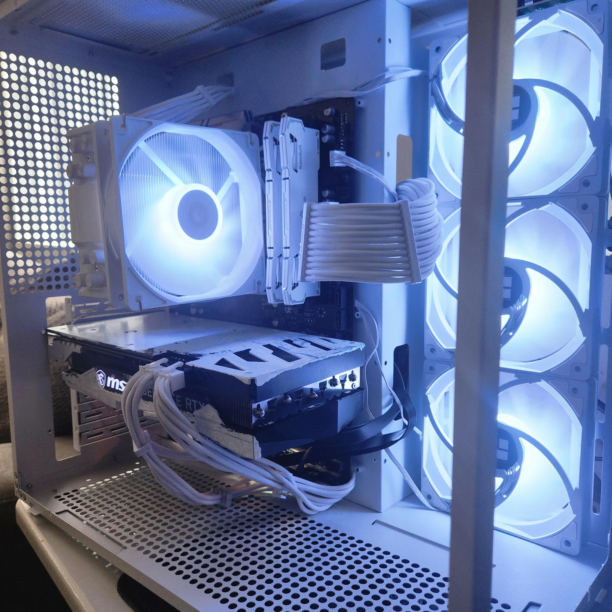 "Polar Predator" Gaming Desktop