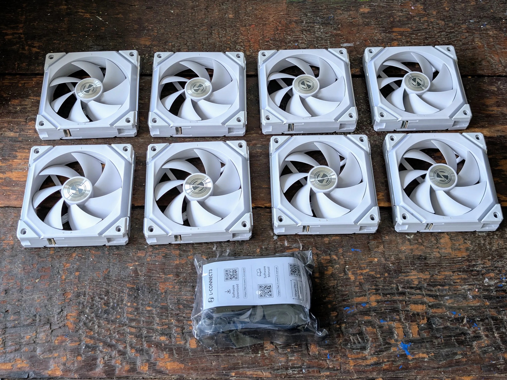 8 Pack Lian Li UNI ARGB White Case Fans