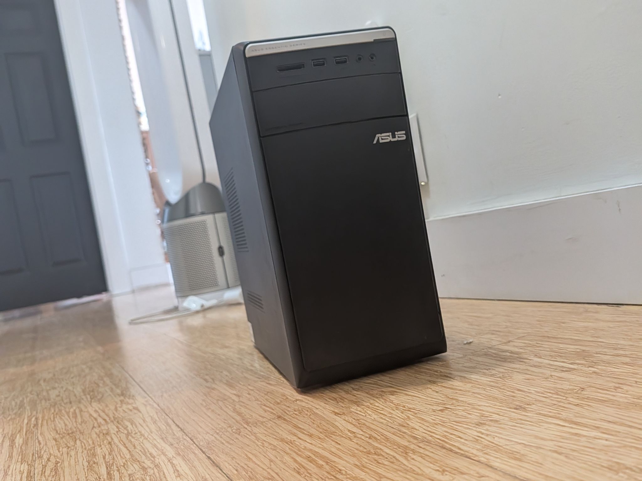 Custom ASUS Gaming PC | RX 580 8GB | I7 6700K | 16GB DDR4 | 512GB SATA SSD |