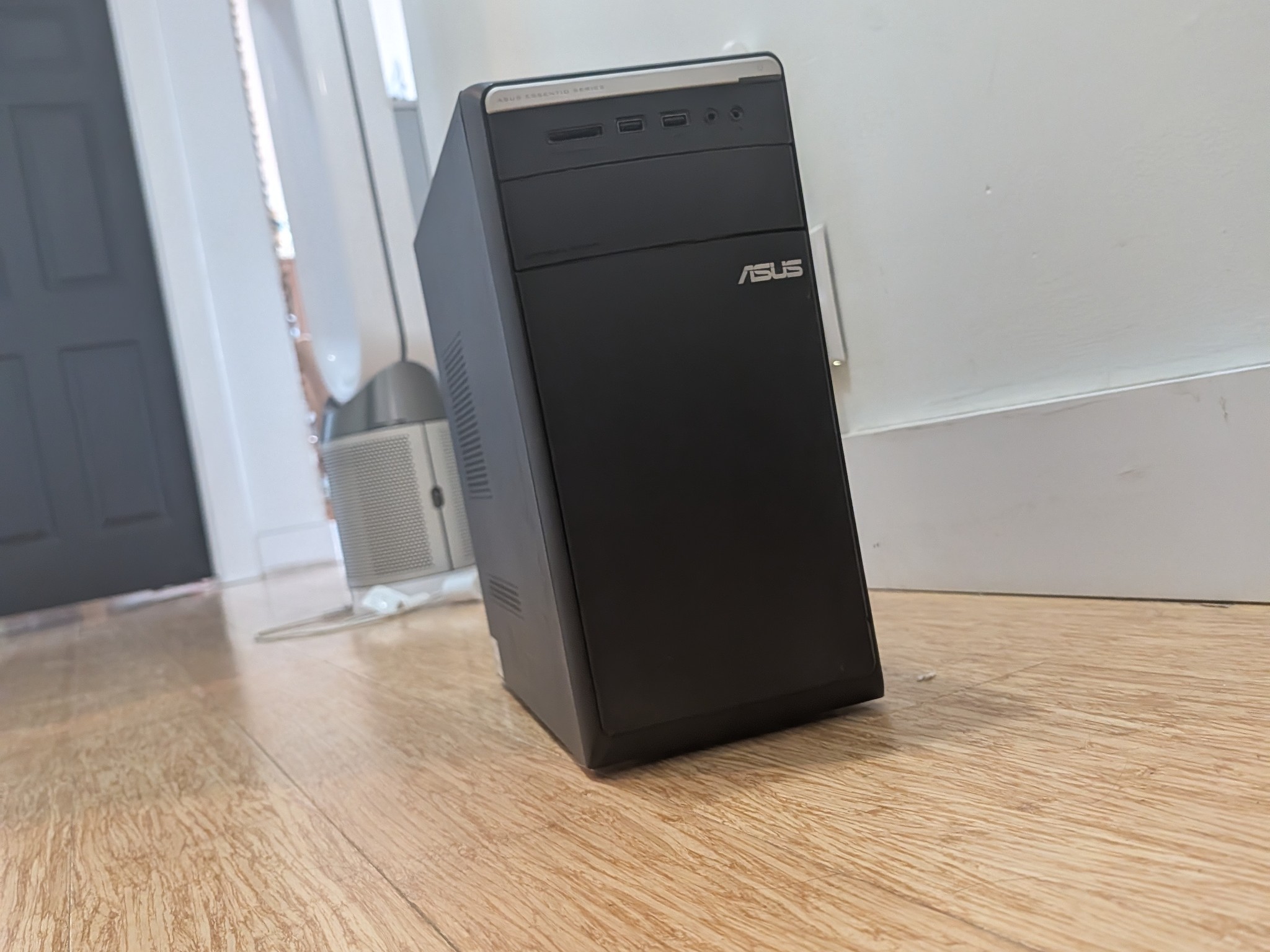 Custom ASUS Gaming PC | RX 580 8GB | I7 6700K | 16GB DDR4 | 512GB SATA SSD |