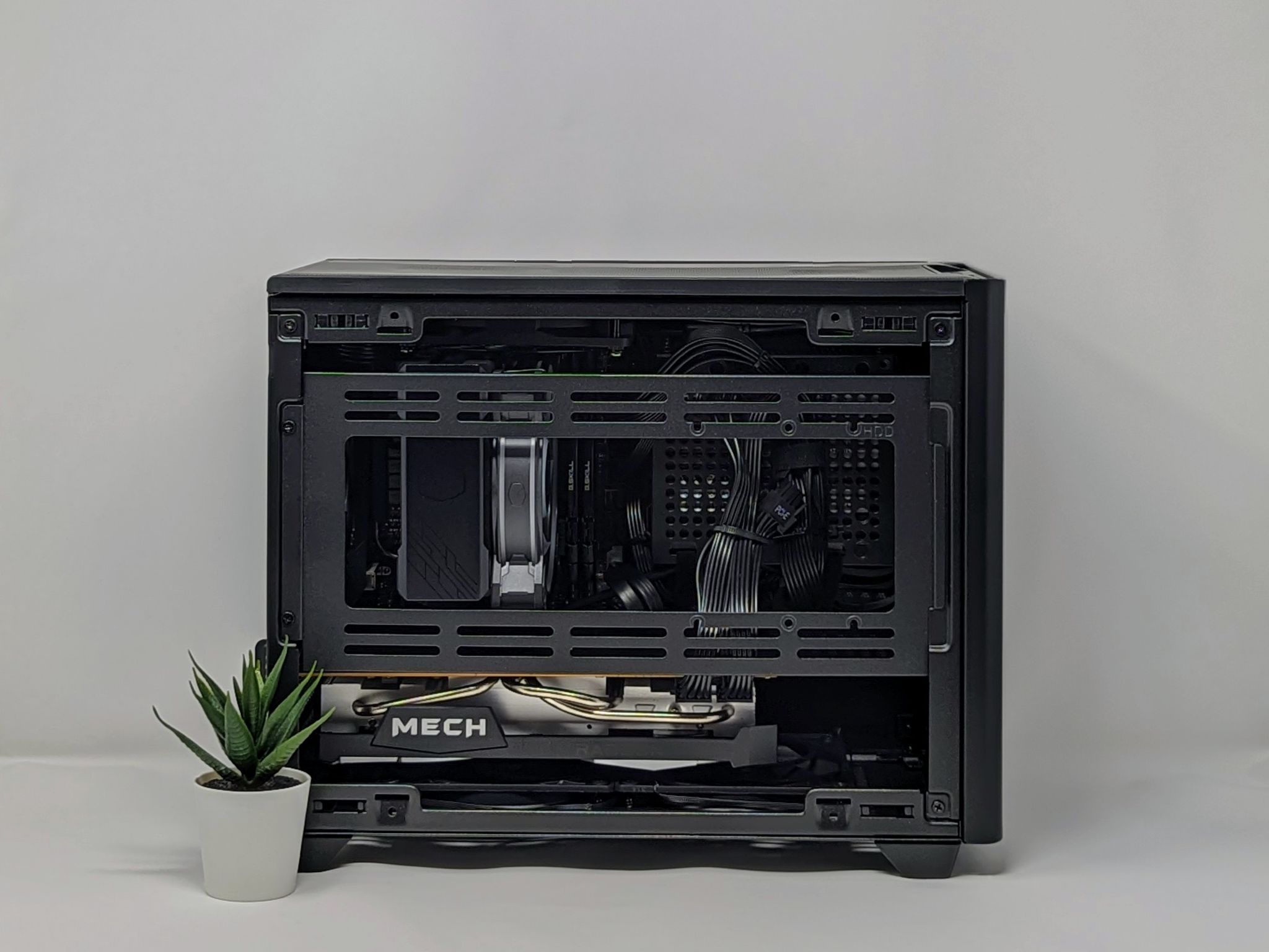 Minimalist AM4 ITX | RX 6750 XT | Ryzen 5 5600X | 32gb RAM | MSI M450 3TB NVMe SSD