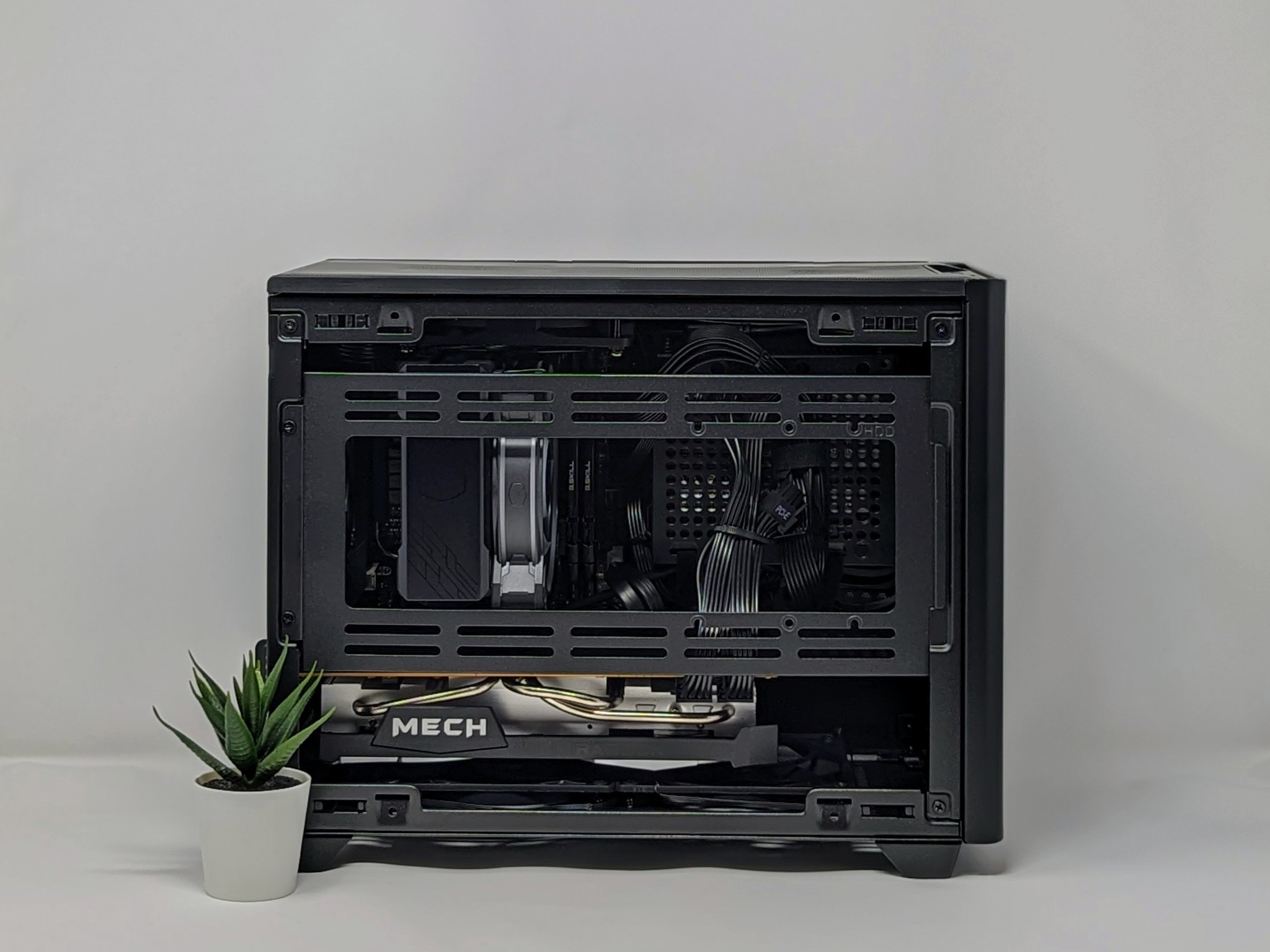 Minimalist AM4 ITX | RX 6750 XT | Ryzen 5 5600X | 32gb RAM | MSI M450 3TB NVMe SSD