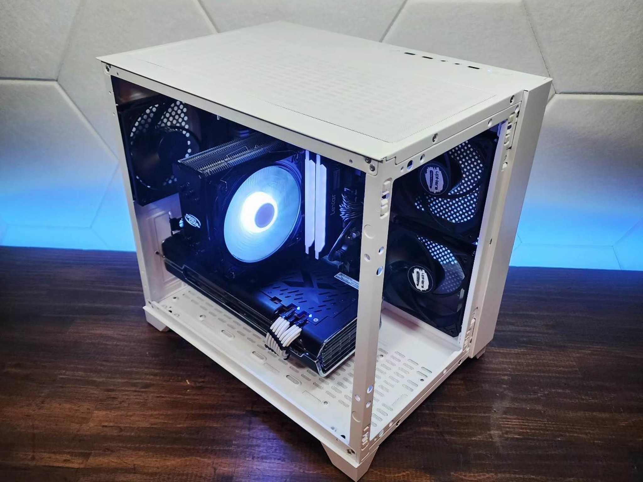 💙🤍 RX 5700XT // Ryzen 5 5600 // 16GB 3600MHz // 1TB NVMe Gen 3