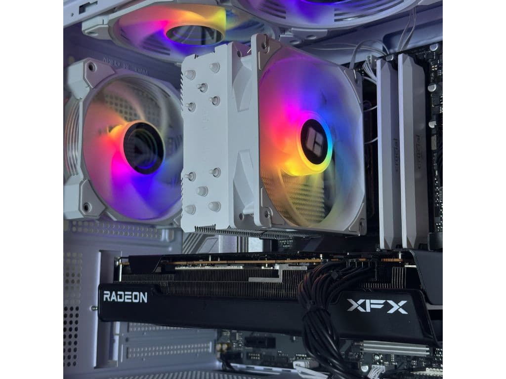 WHITE CUSTOM GAMING PC | RX 7700XT | RYZEN 5 9600X