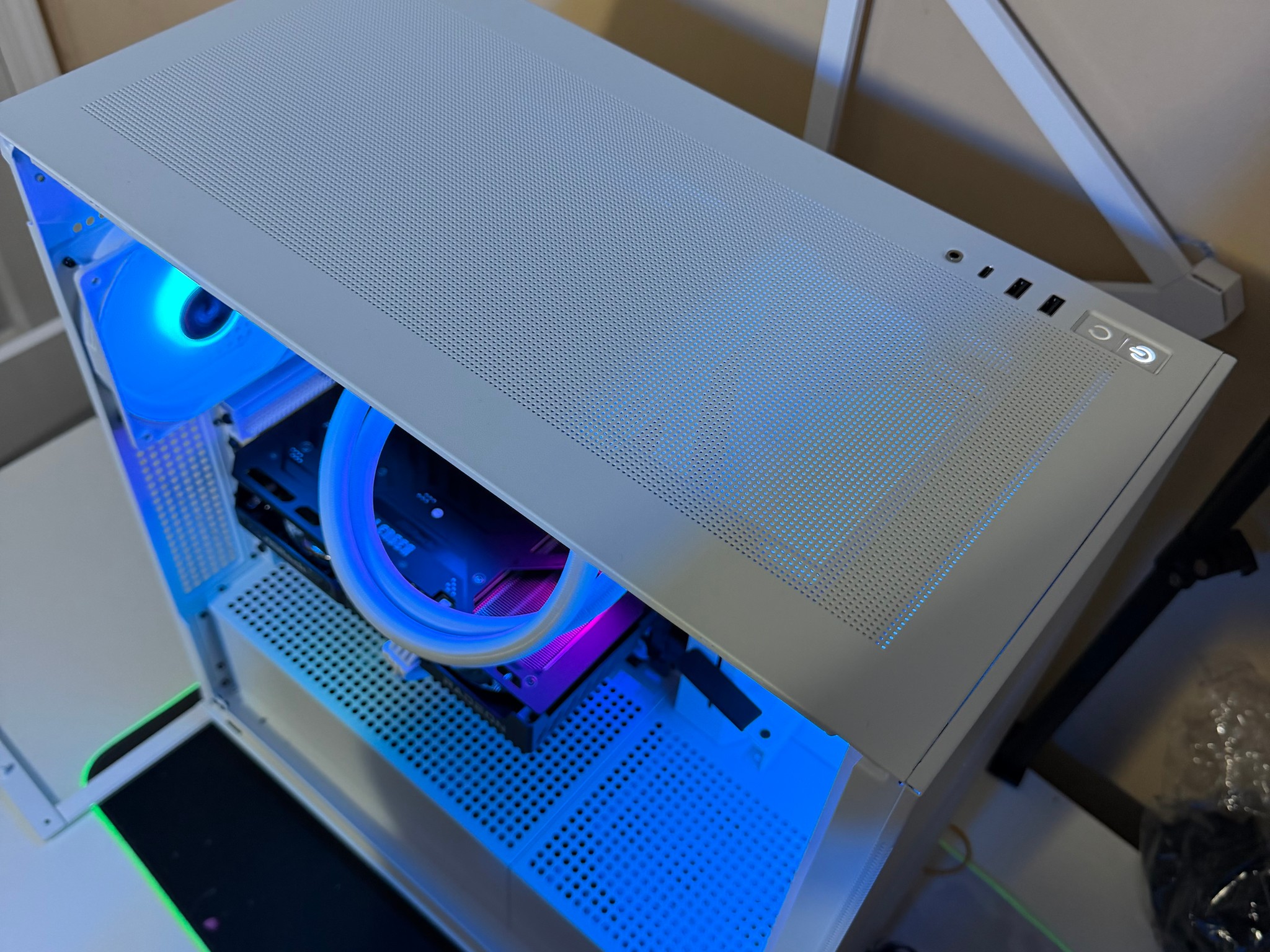 RX 9600 XT 16GB | Ryzen 5 9600X | 32GB RGB DDR5 | 1TB Gen4 NVMe | Custom-Built PC