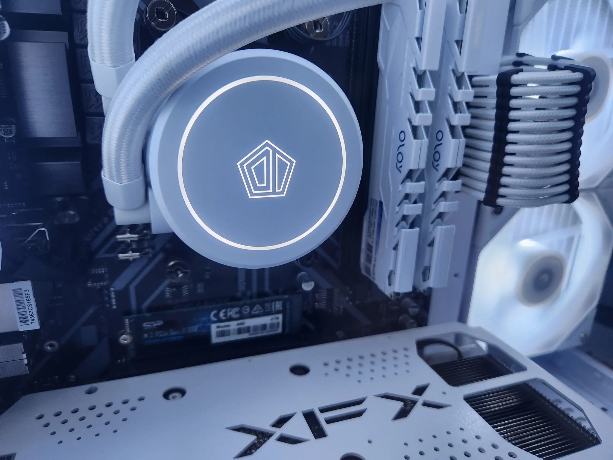 Liquid Cooled Frosty Rig Ryzen 5 / 32GB / 2TB / RX6600