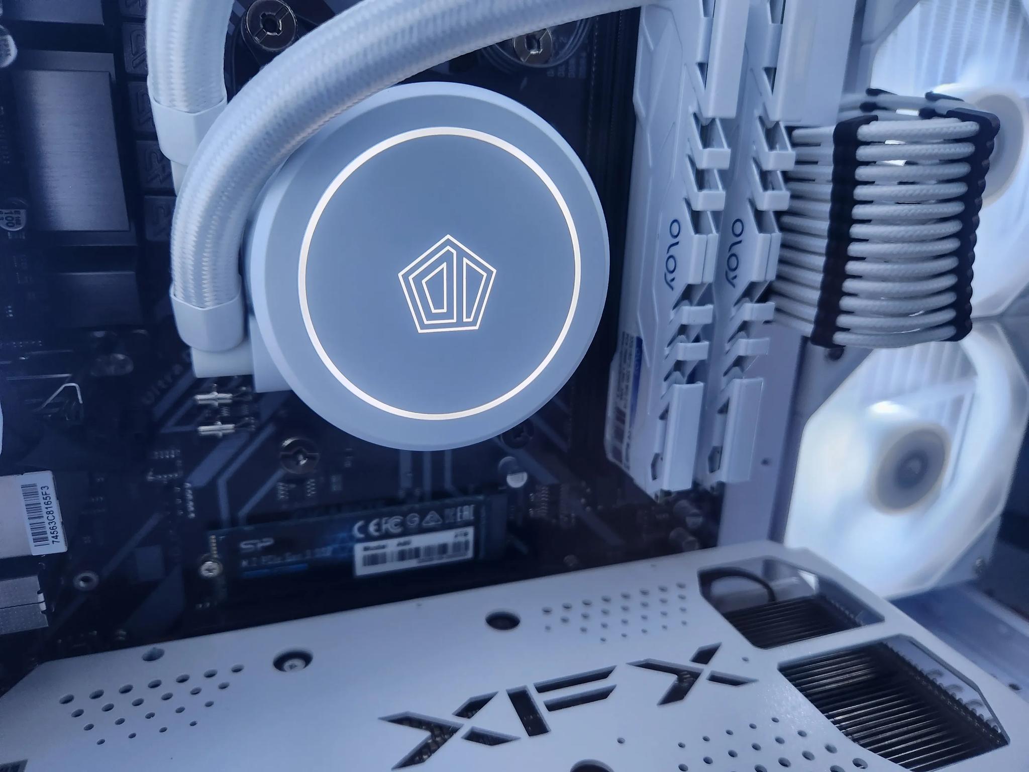 Liquid Cooled Frosty Rig Ryzen 5 / 32GB / 2TB / RX6600