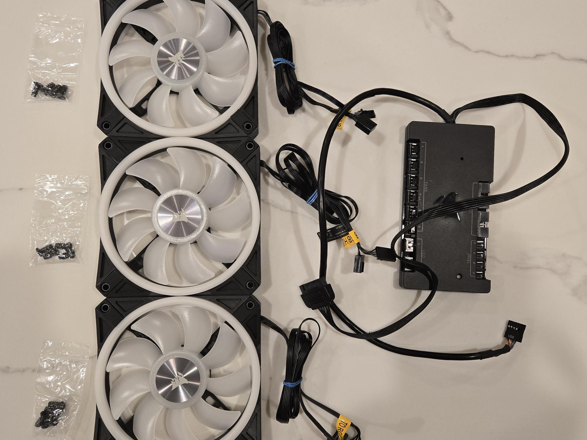 Corsair iCUE QL120 120 mm Fans (3-Pack) w/ Corsair iCUE Commander Core
