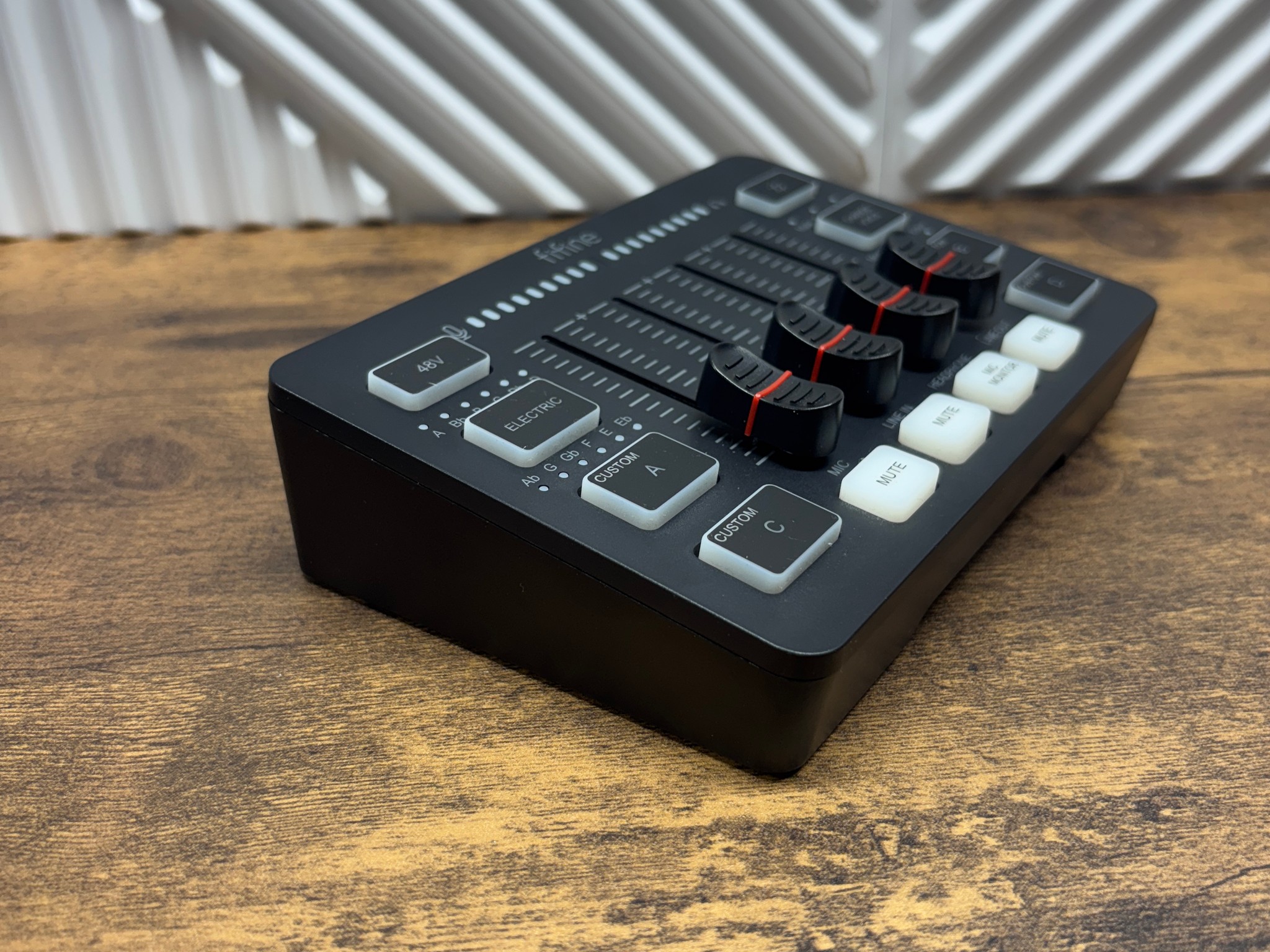 FIFINE SC3 Gaming Audio Mixer / Streaming Interface