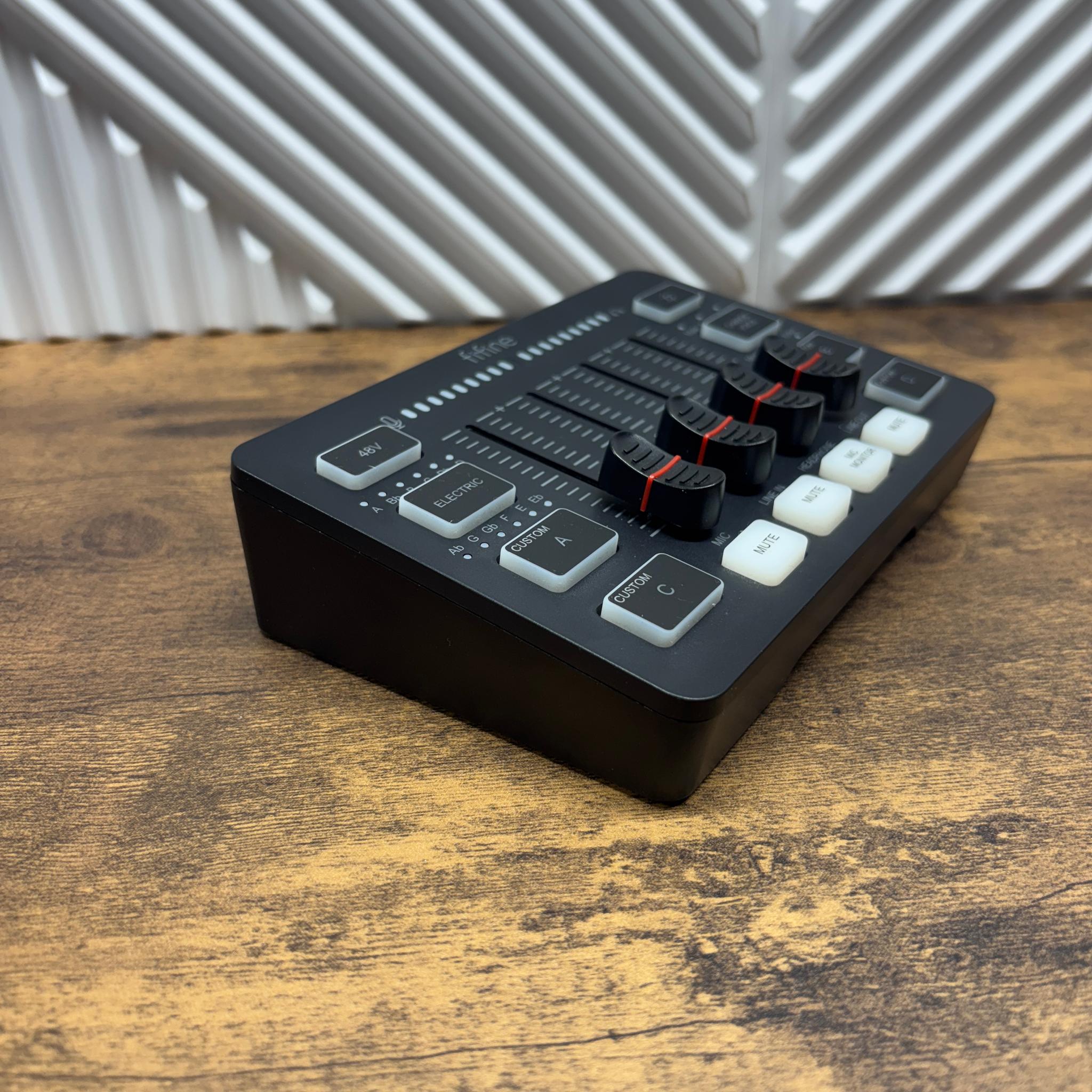 FIFINE SC3 Gaming Audio Mixer / Streaming Interface