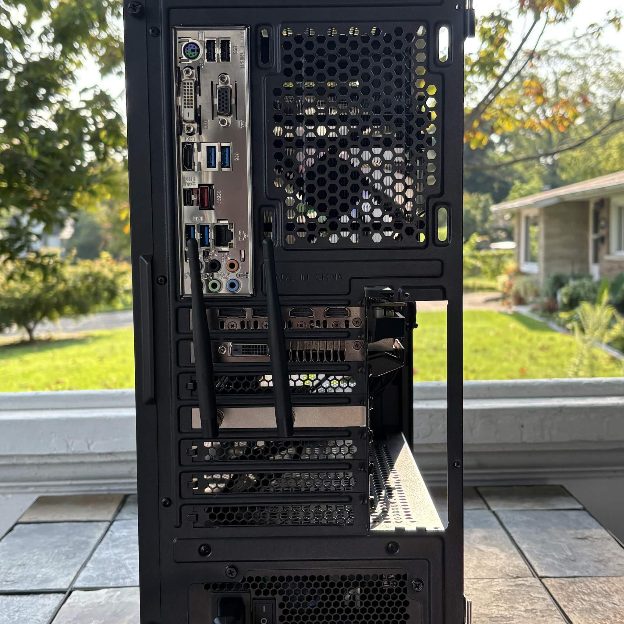 Black Cat Customs Shadowclaw Gaming PC — GTX 1080 Ti 11GB / i5 / 16GB RAM