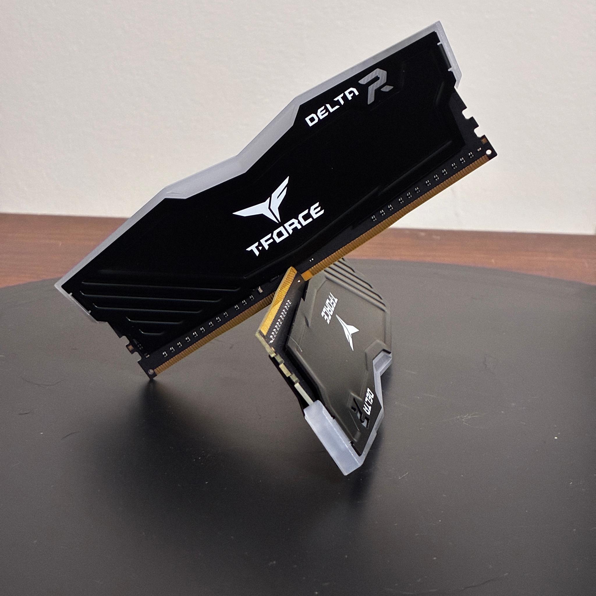 TEAMGROUP T-Force Delta RGB 16GB DDR4-3200 (2x8GB)