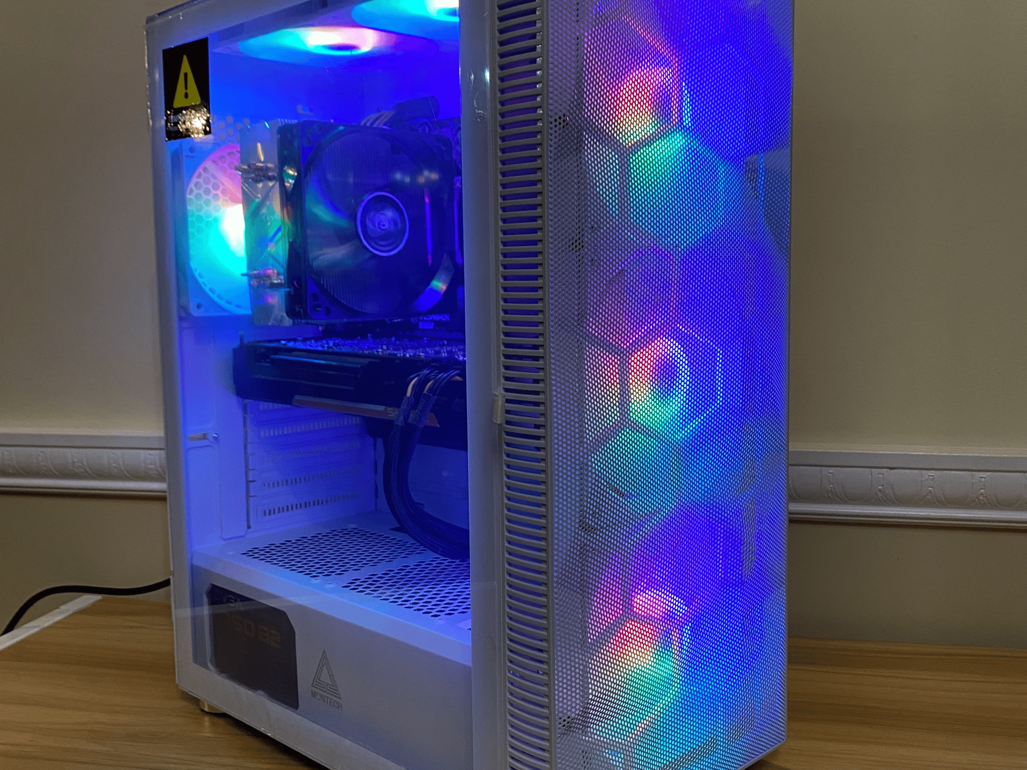 Midrange Gaming PC with Intel Core i7-4770 and Radeon R9 390