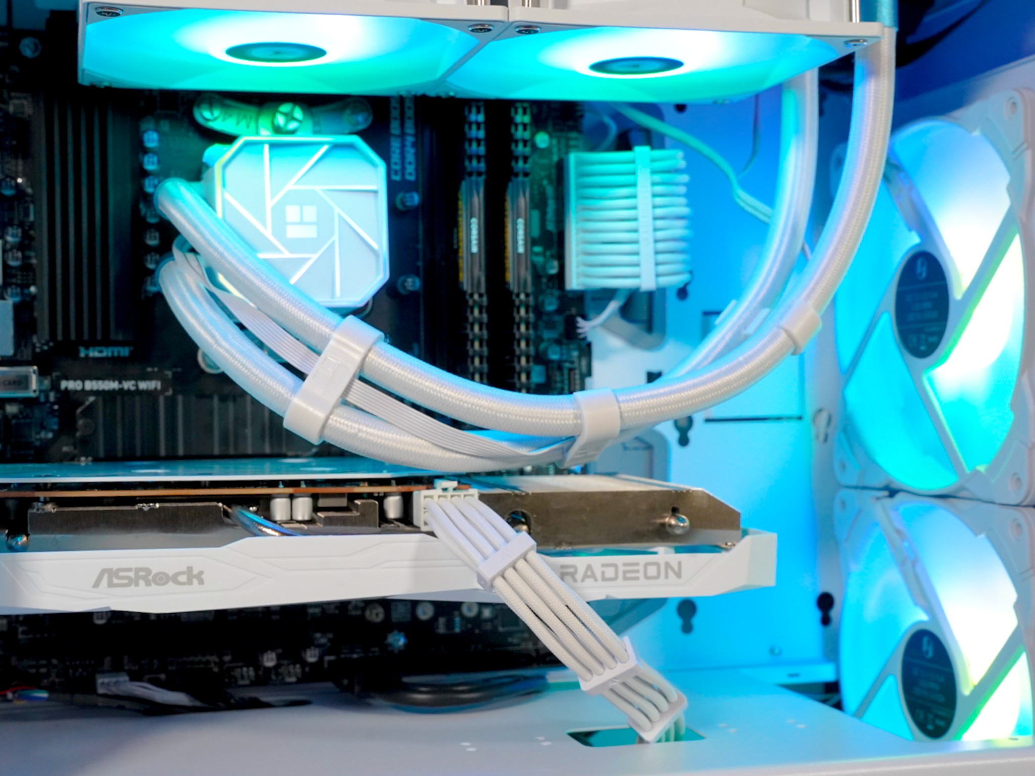 CLEAN White - Ryzen 5600X | 6600 8GB | 512GB | AIO 240mm | Lian Li