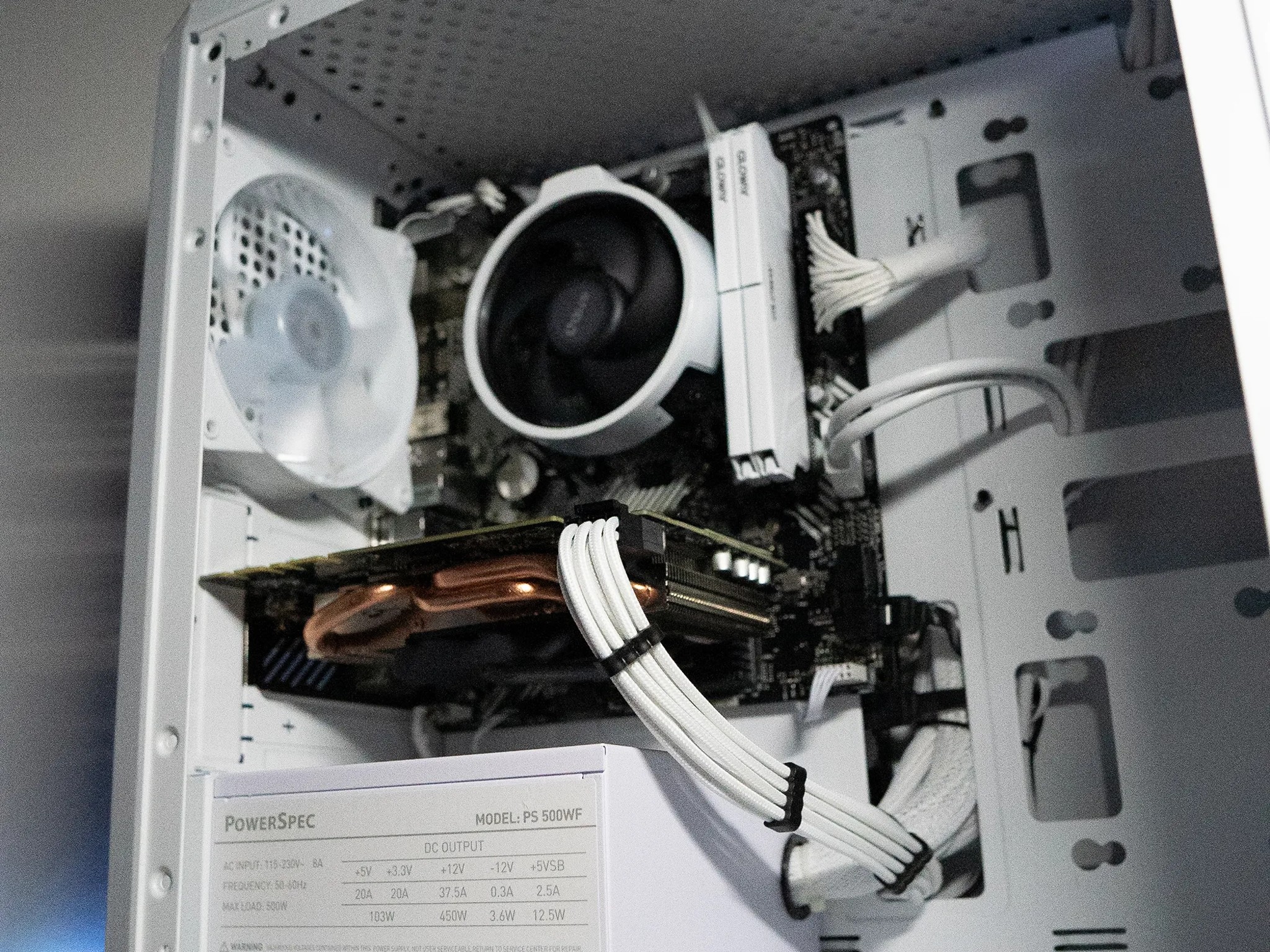 🌨🌨 | GTX 1080 8GB | RYZEN 5 1600X | 16GB DDR4 RAM | 2TB | Arctic Chill